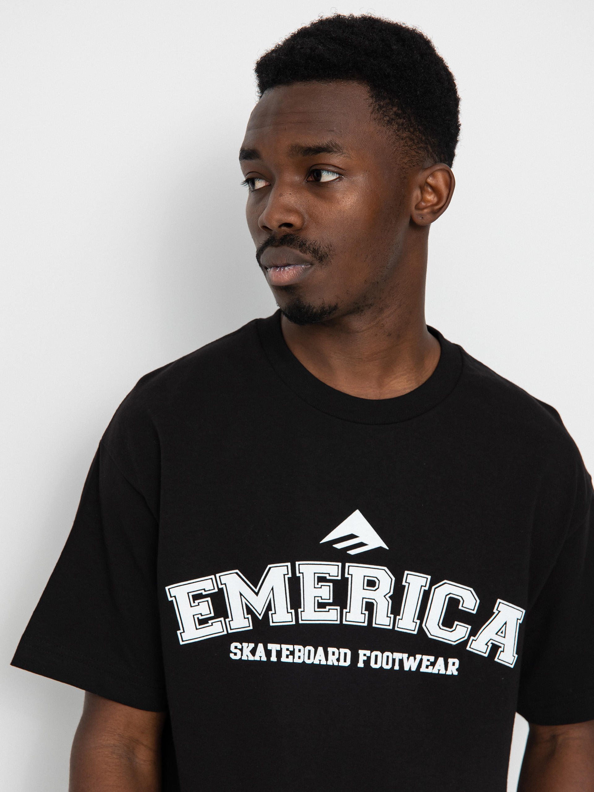 Emerica Collegiate Póló (black)
