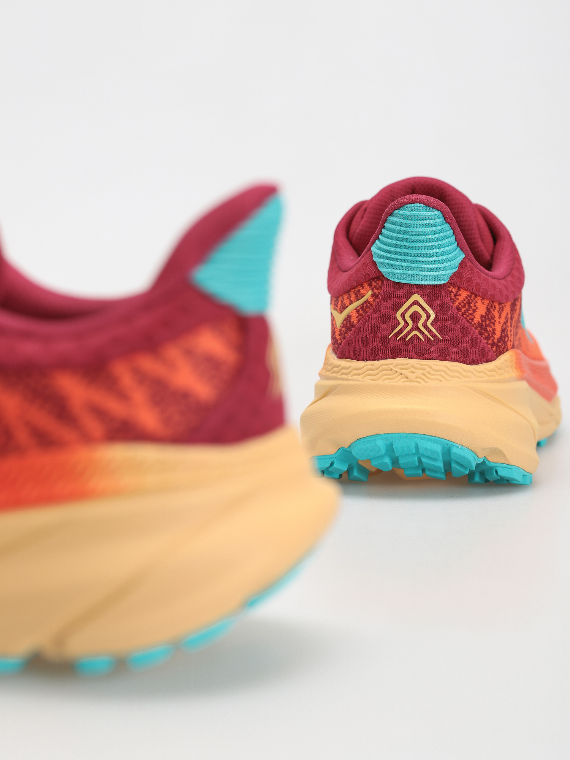 Hoka Challenger Atr 7 Cipők (flame/cherries jubilee)