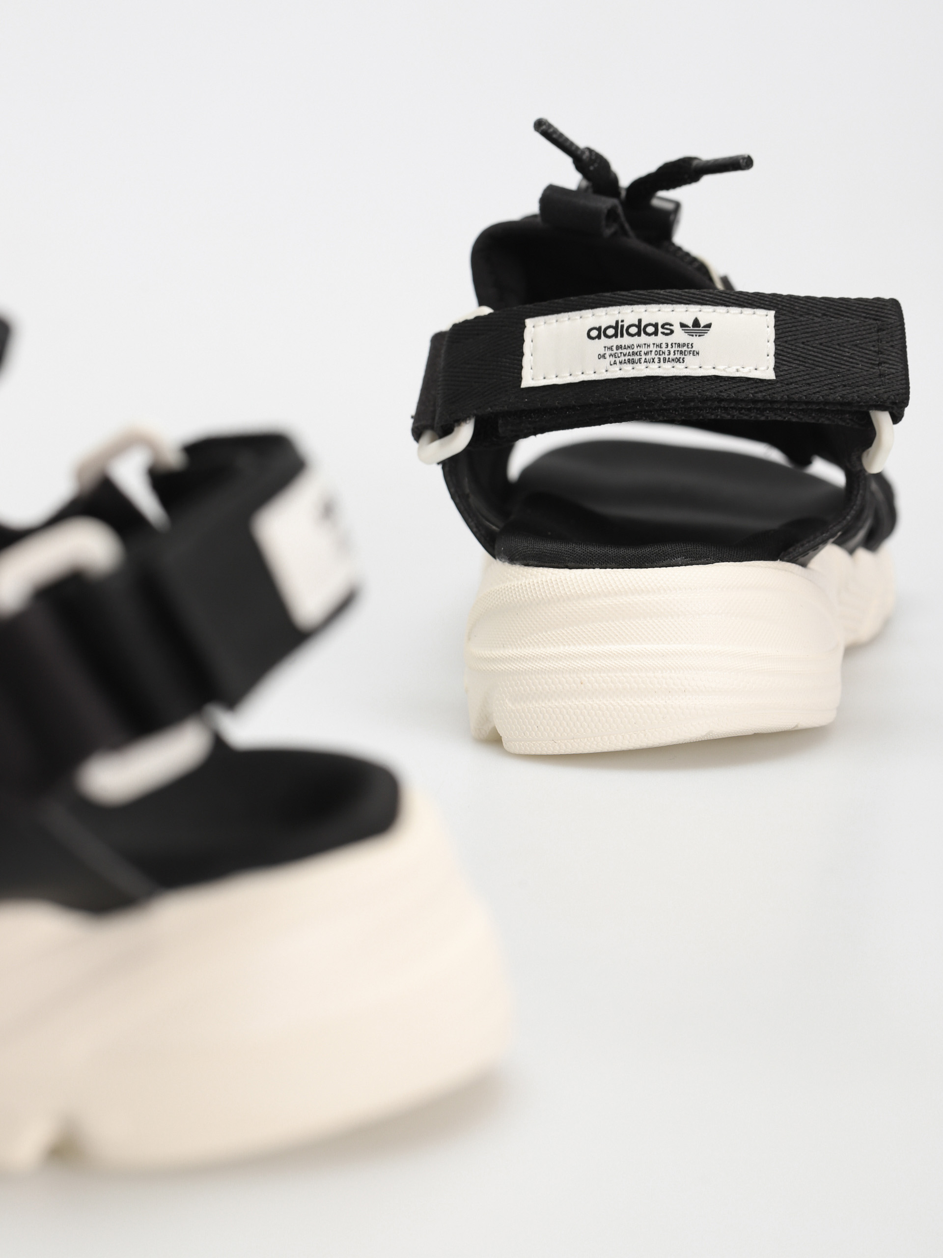 adidas Originals Astir Sndl Szandálok Wmn (cblack/owhite/owhite)