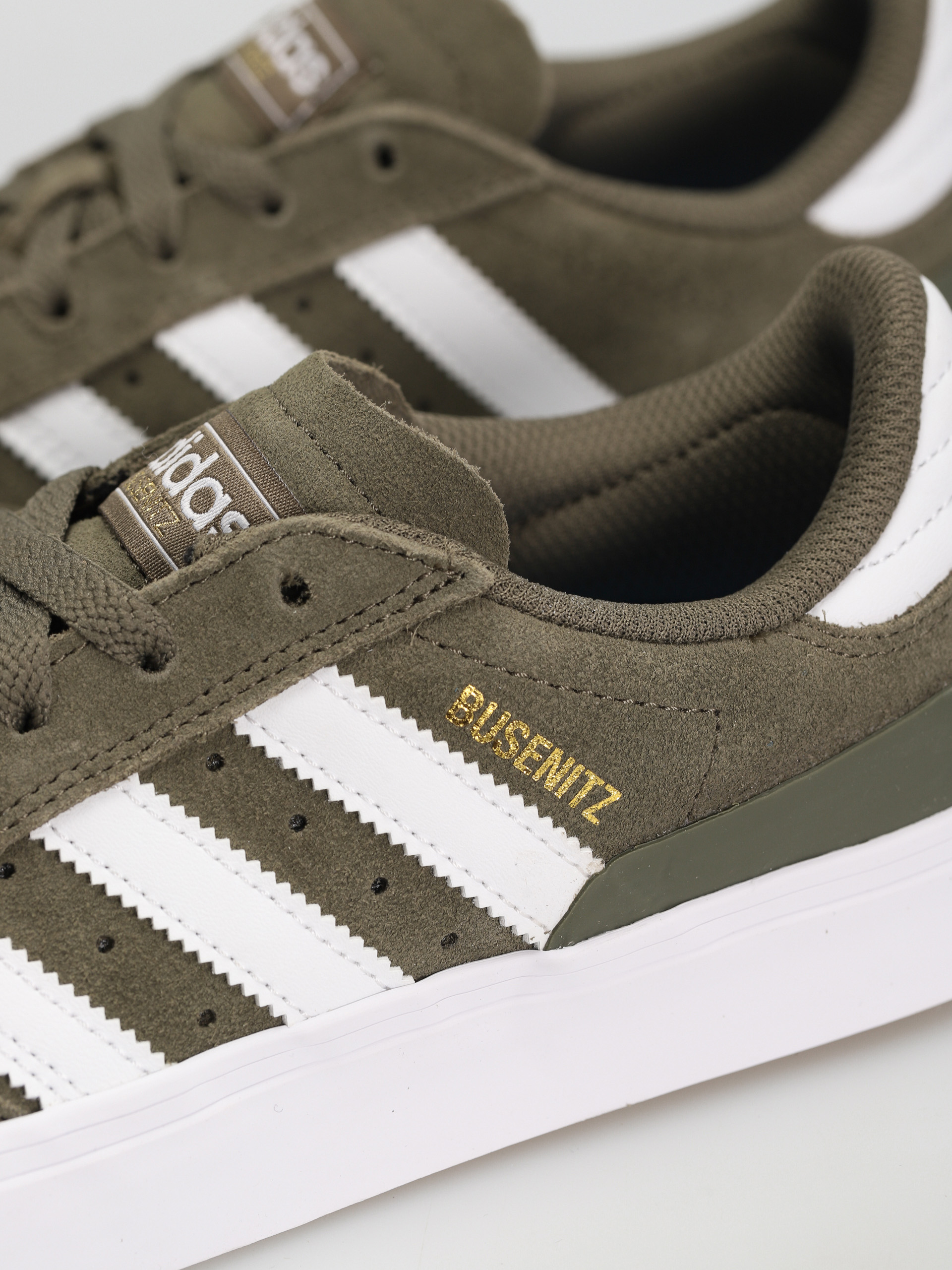 adidas Busenitz Vulc II Cipők (olistr/ftwwht/goldmt)