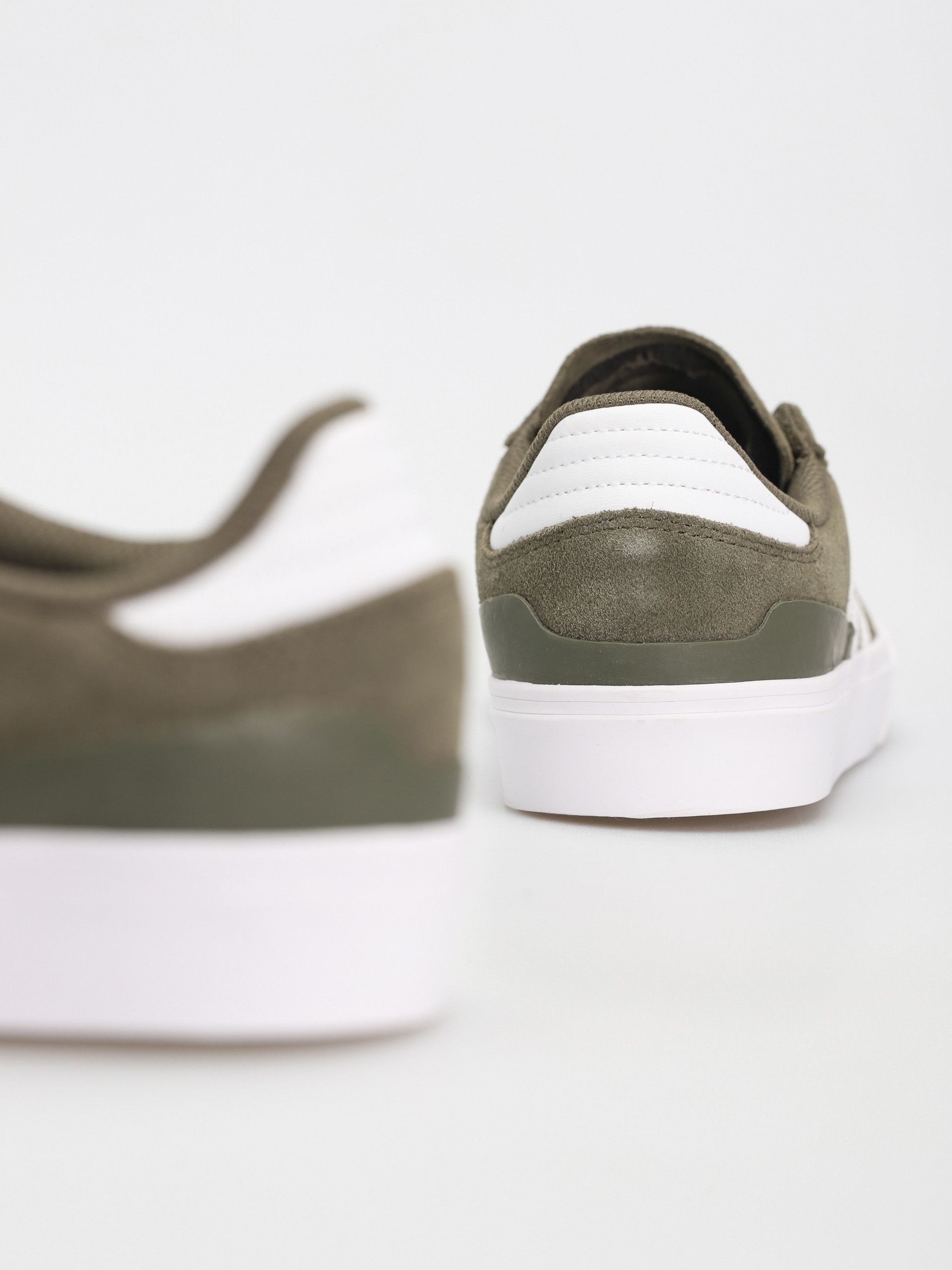 adidas Busenitz Vulc II Cipők (olistr/ftwwht/goldmt)