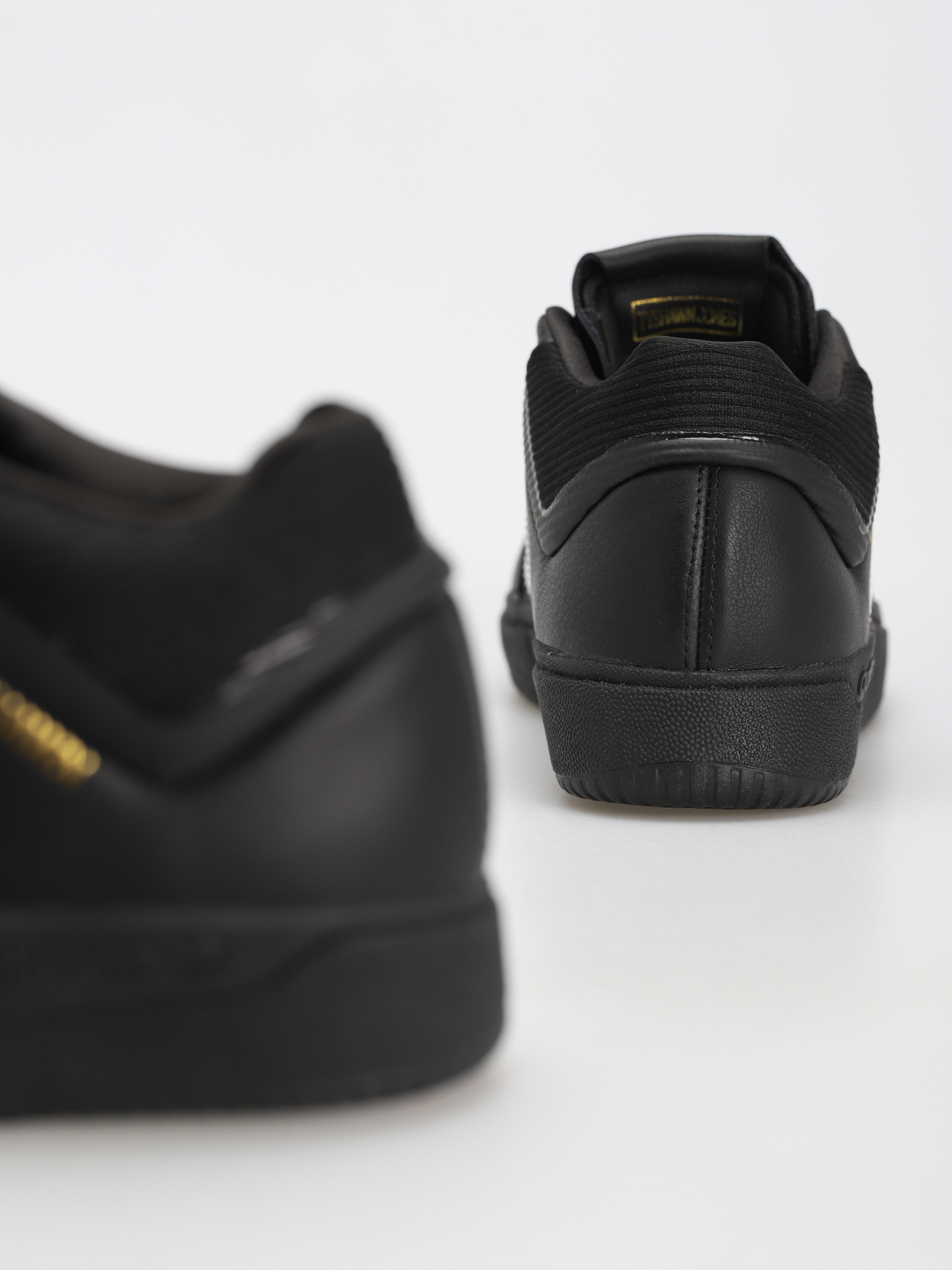 adidas Tyshawn Cipők (cblack/ftwwht/goldmt)