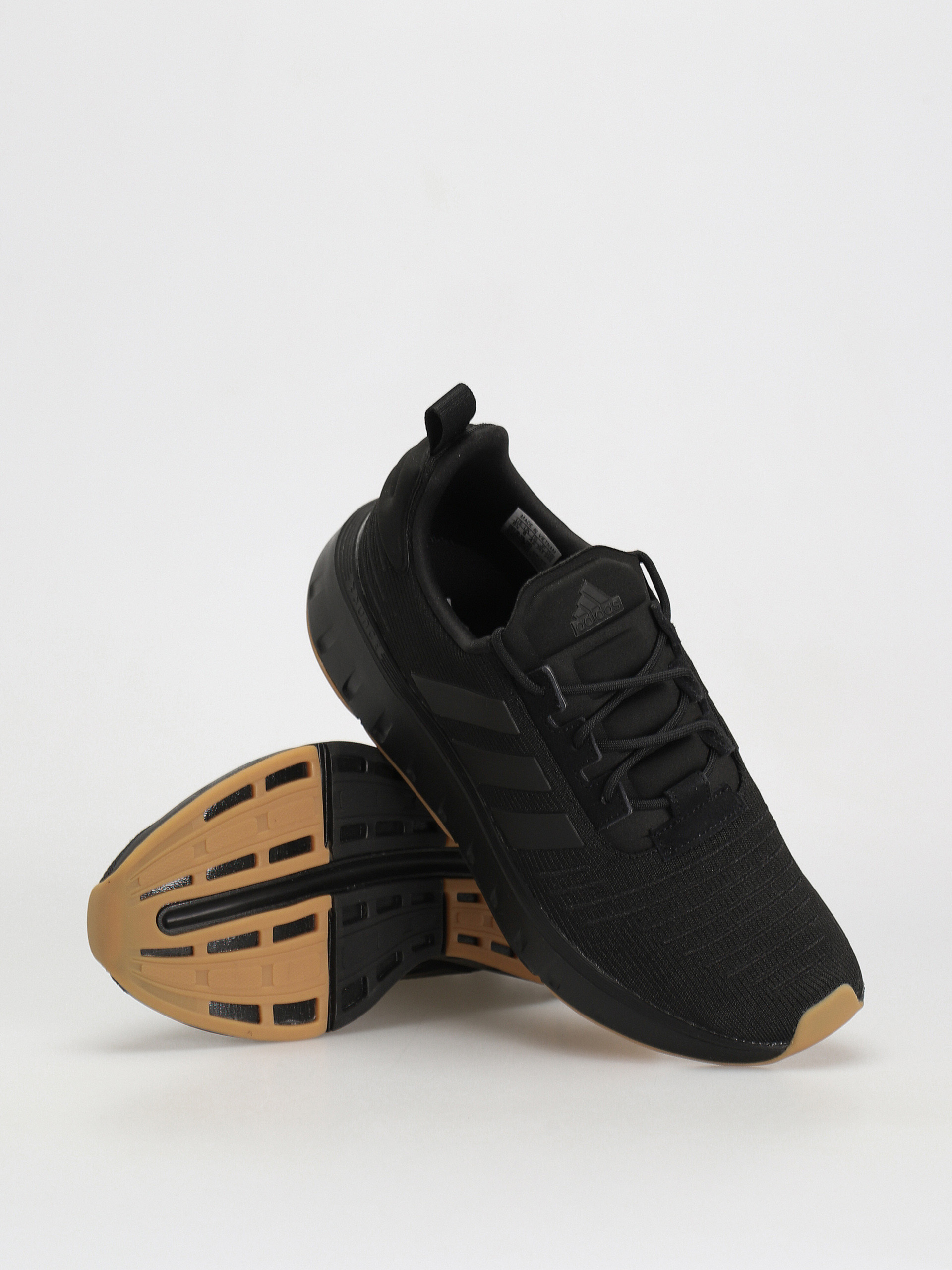 adidas Swift Run 23 Cipők (cblack/cblack/gum3)