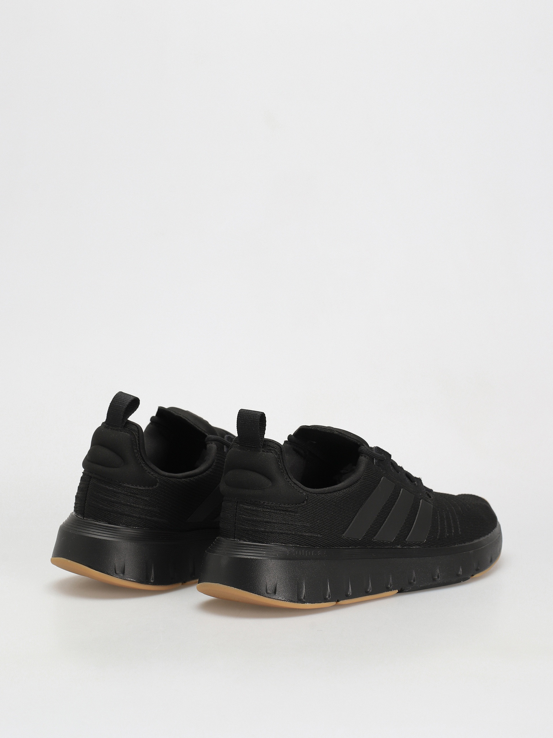 adidas Swift Run 23 Cipők (cblack/cblack/gum3)