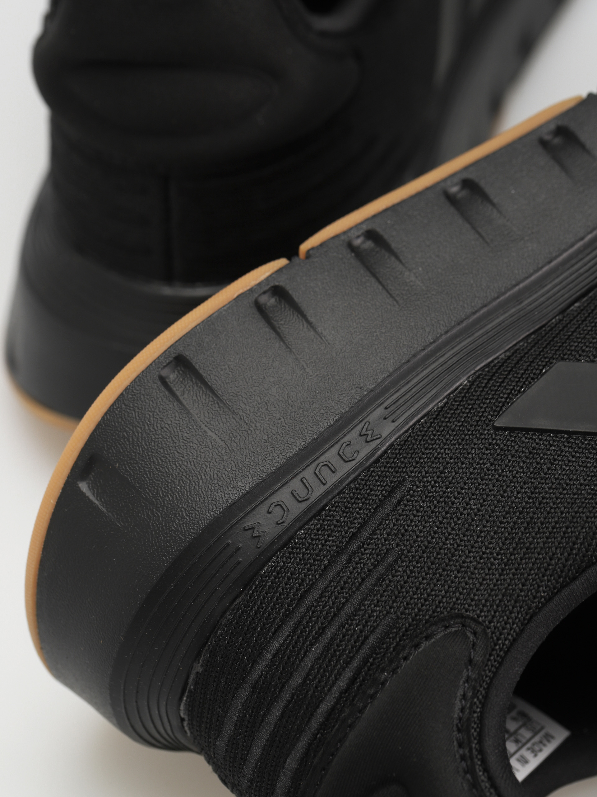 adidas Swift Run 23 Cipők (cblack/cblack/gum3)