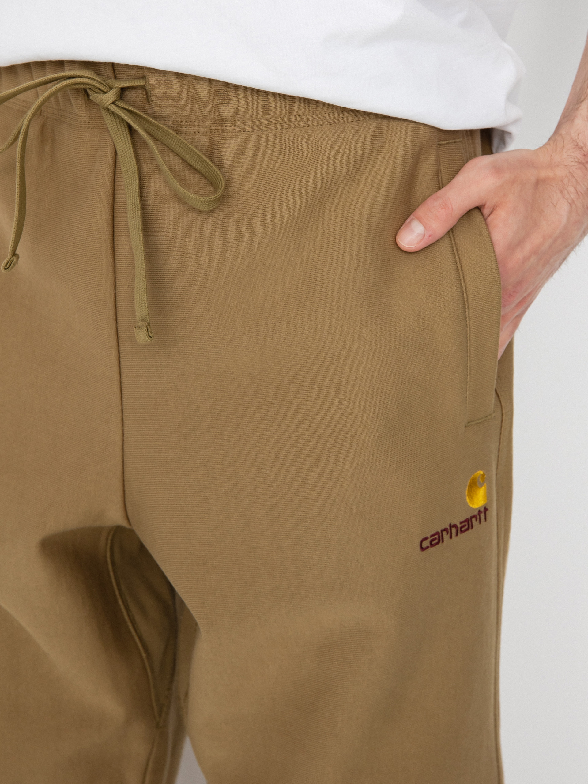 Carhartt WIP American Script Jogging Kisnadrág (larch)