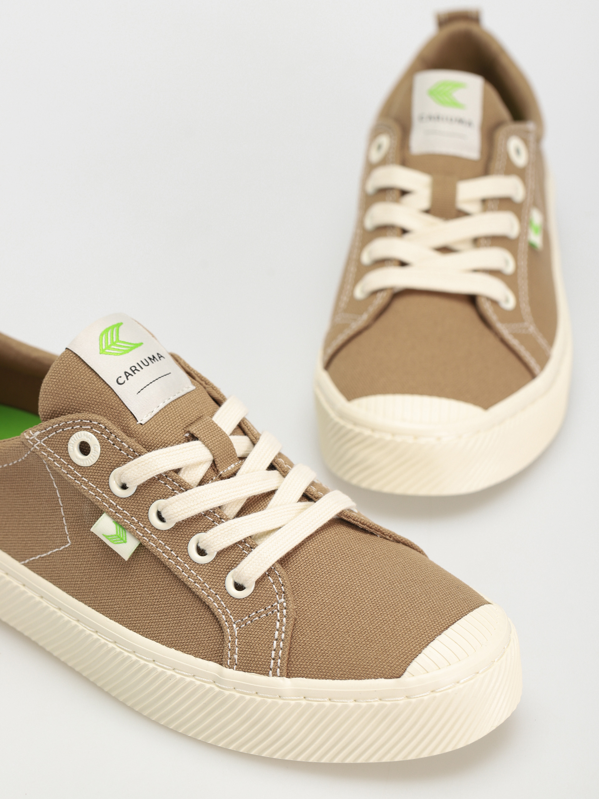Cariuma Oca Low Cipők (burnt sand)