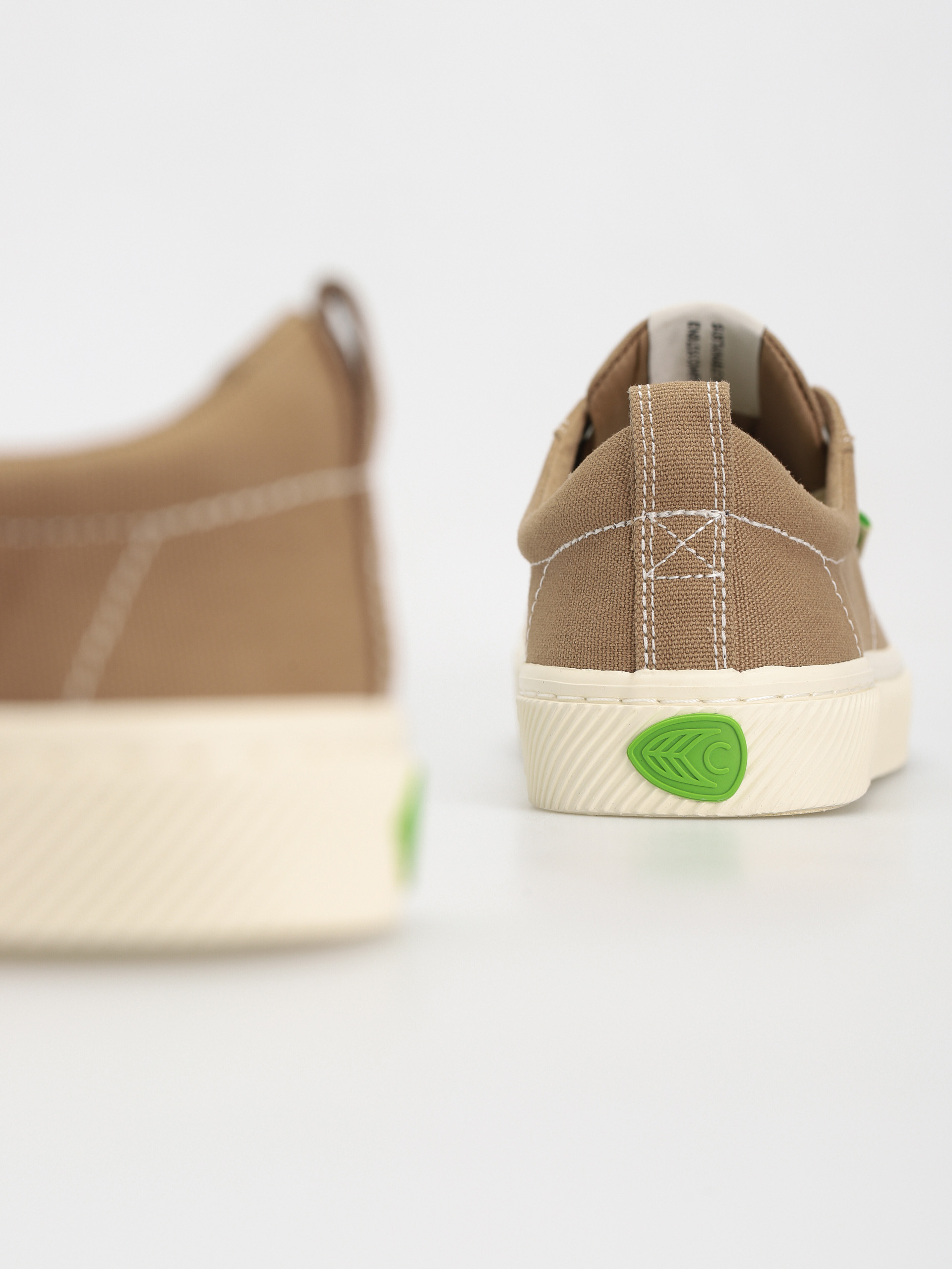 Cariuma Oca Low Cipők (burnt sand)