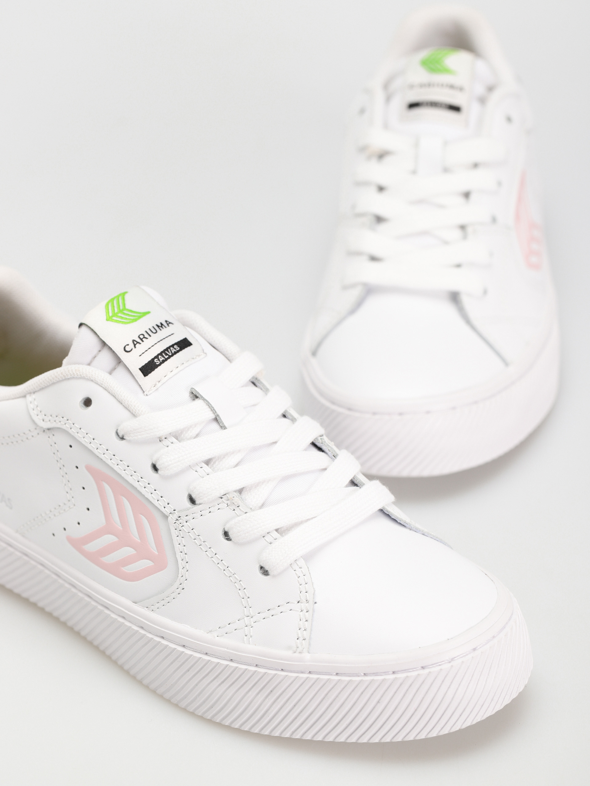 Cariuma Salvas Cipők (white rose)