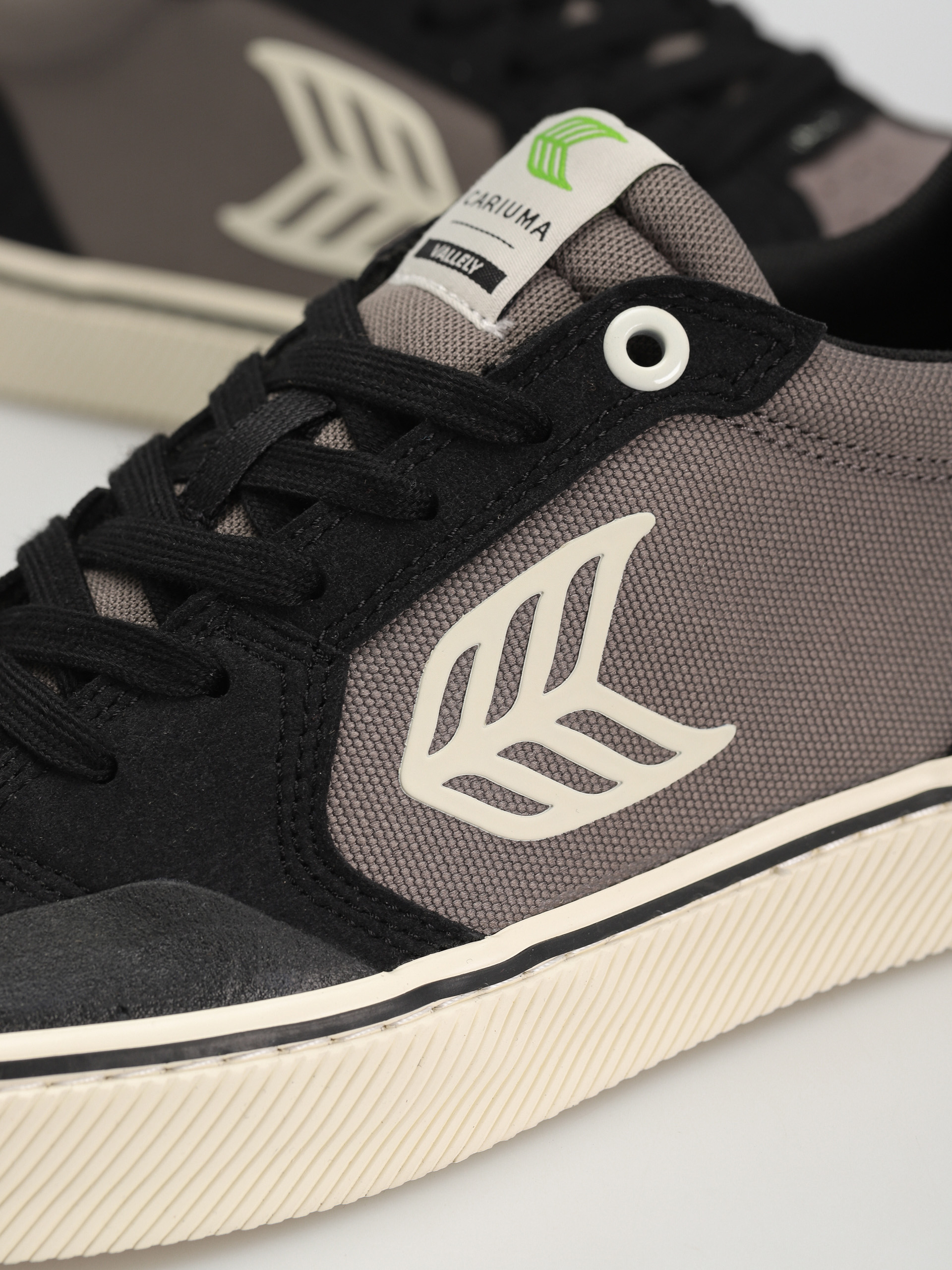 Cariuma Vallely Cipők (black charcoal grey)