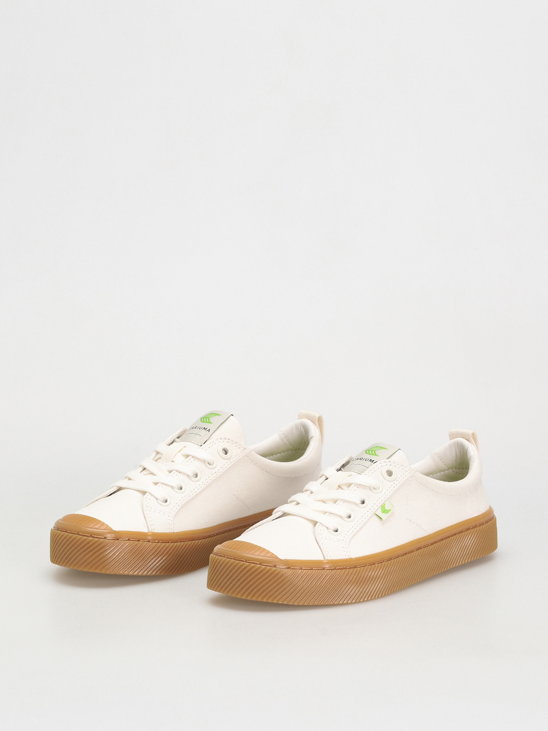 Cariuma Oca Low Cipők (gum off white)