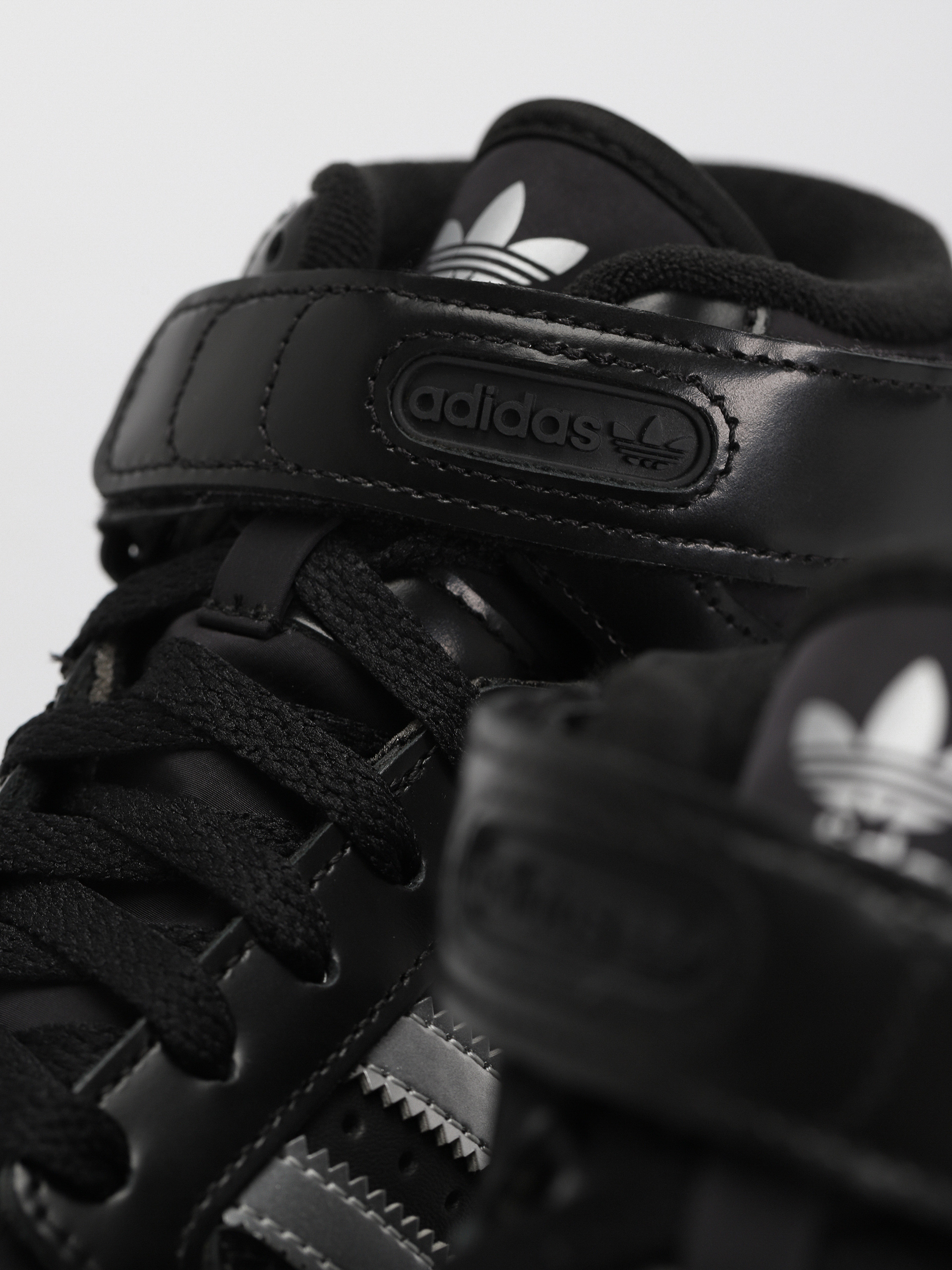 adidas Forum 84 Mid Adv X Heitor Cipők (cblack/silvmt/cblack)