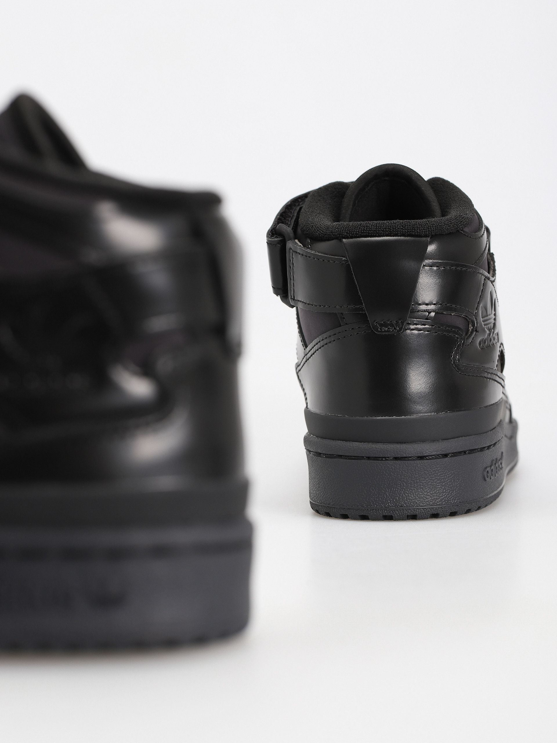 adidas Forum 84 Mid Adv X Heitor Cipők (cblack/silvmt/cblack)