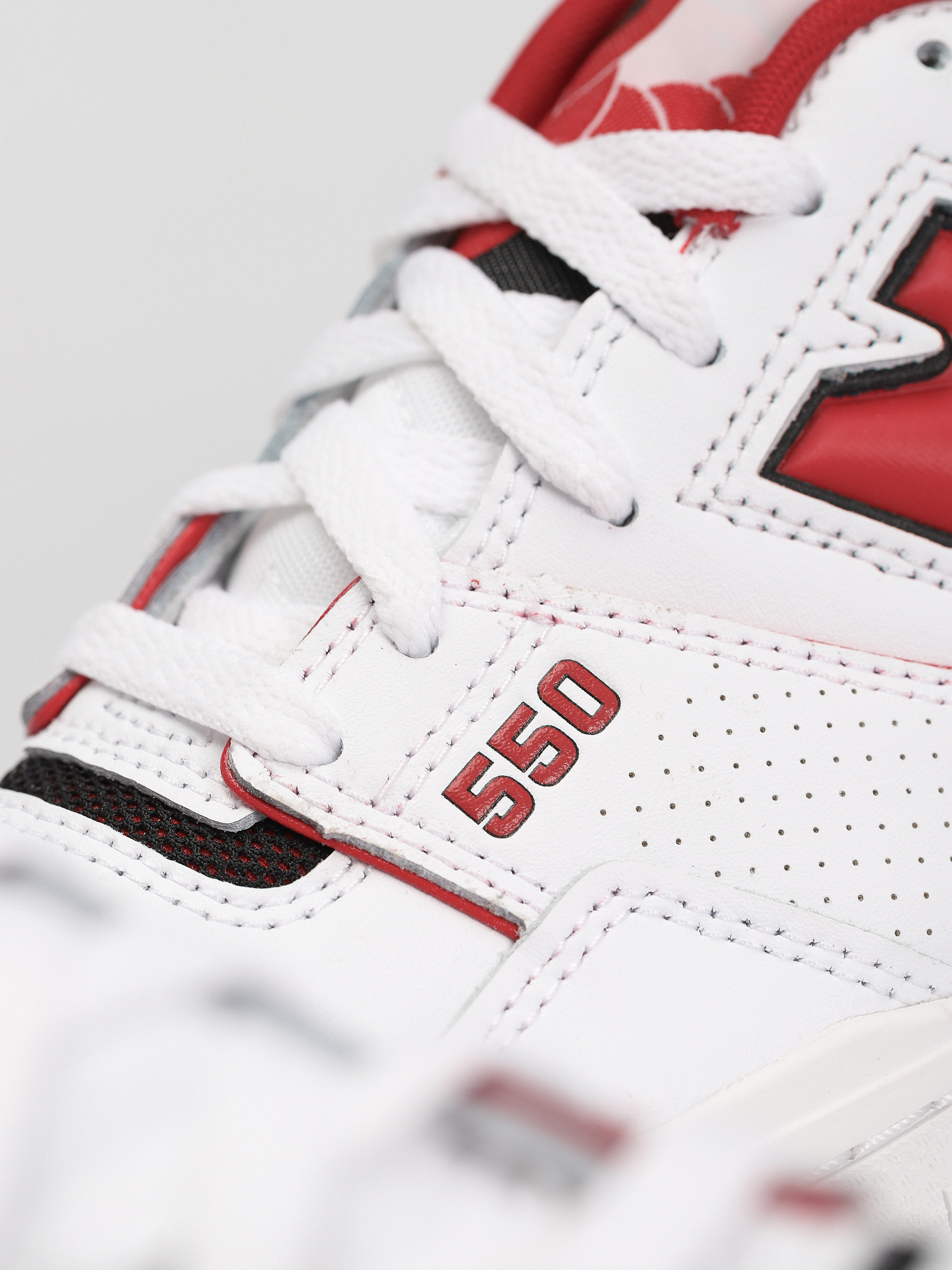 New Balance 550 Cipők (white/red)