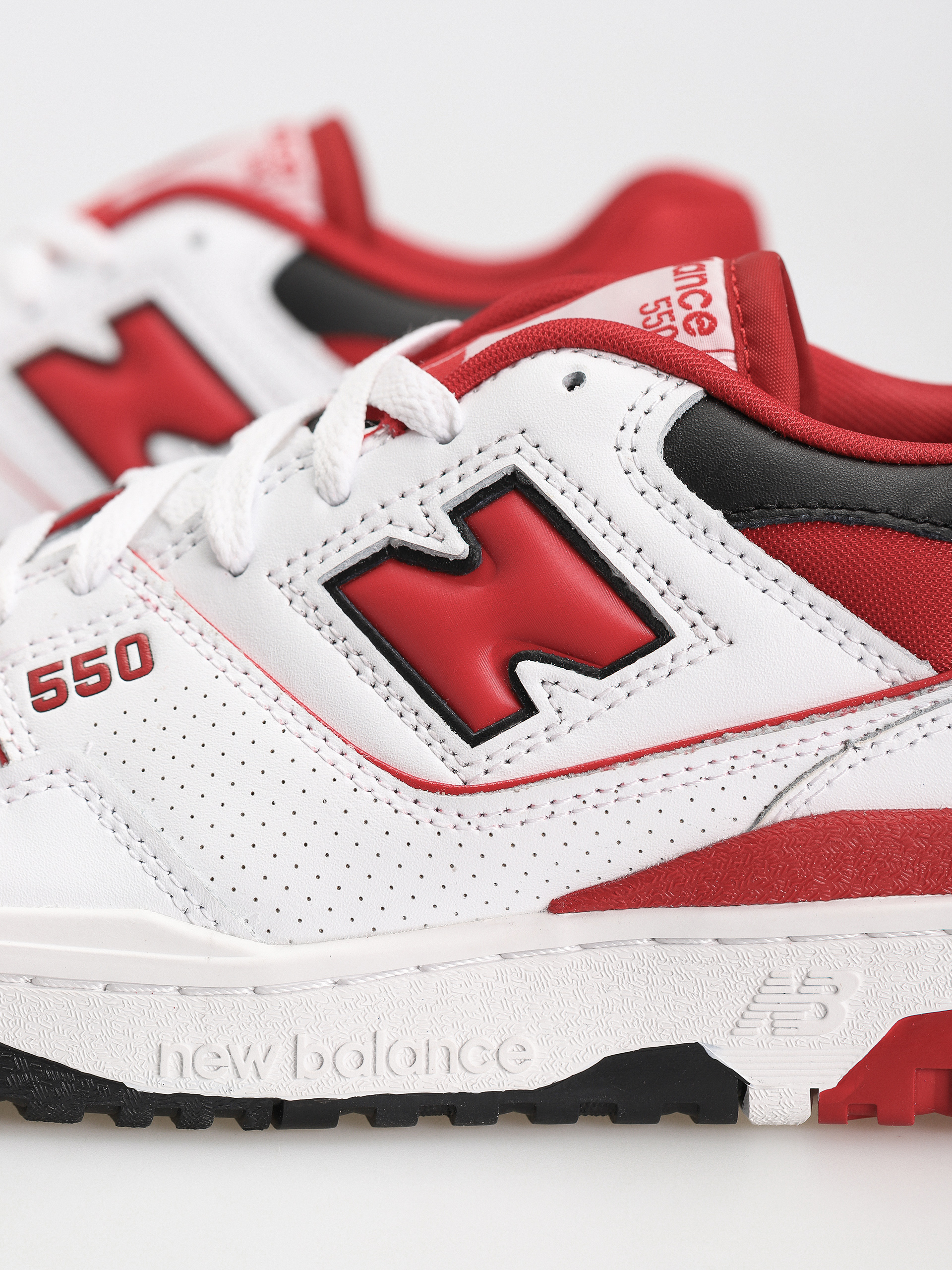 New Balance 550 Cipők (white/red)
