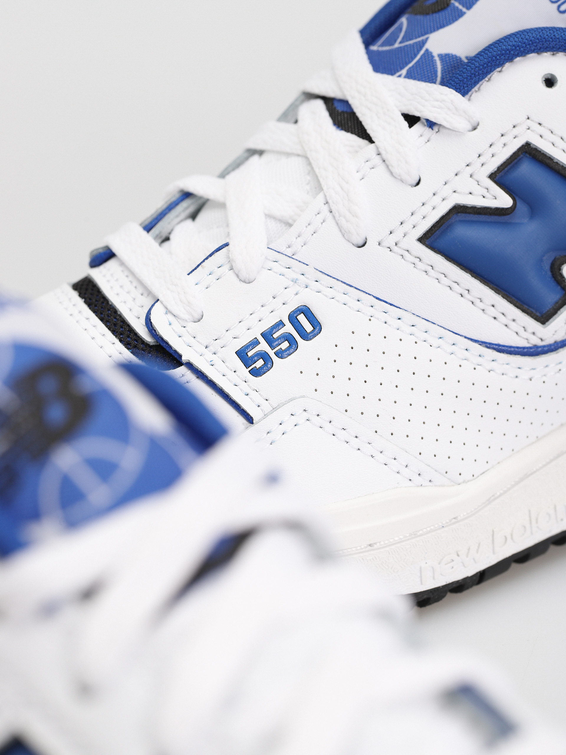 New Balance 550 Cipők (white/royal)
