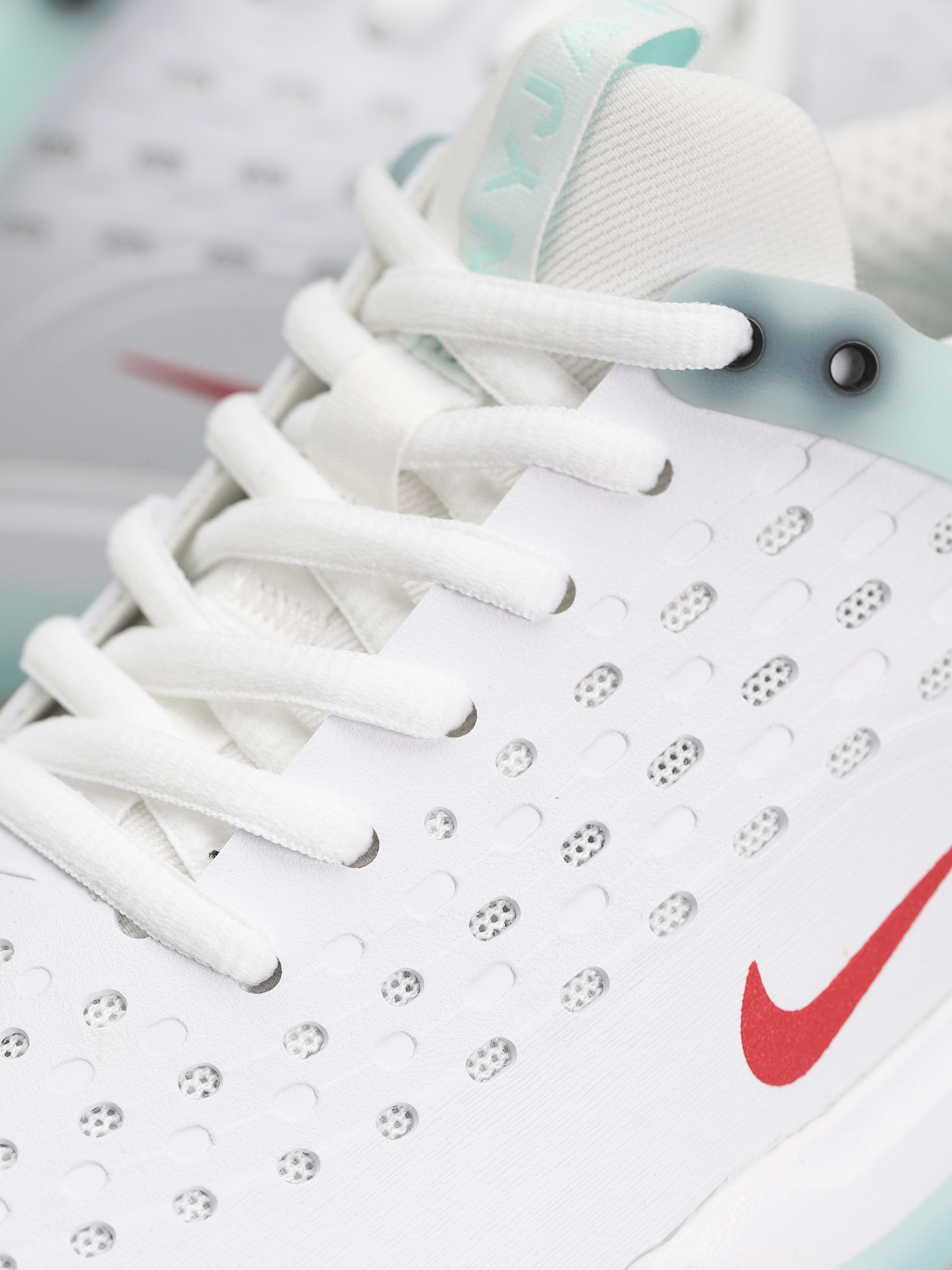 Nike SB Zoom Nyjah 3 Cipők (skylight/university red skylight white)