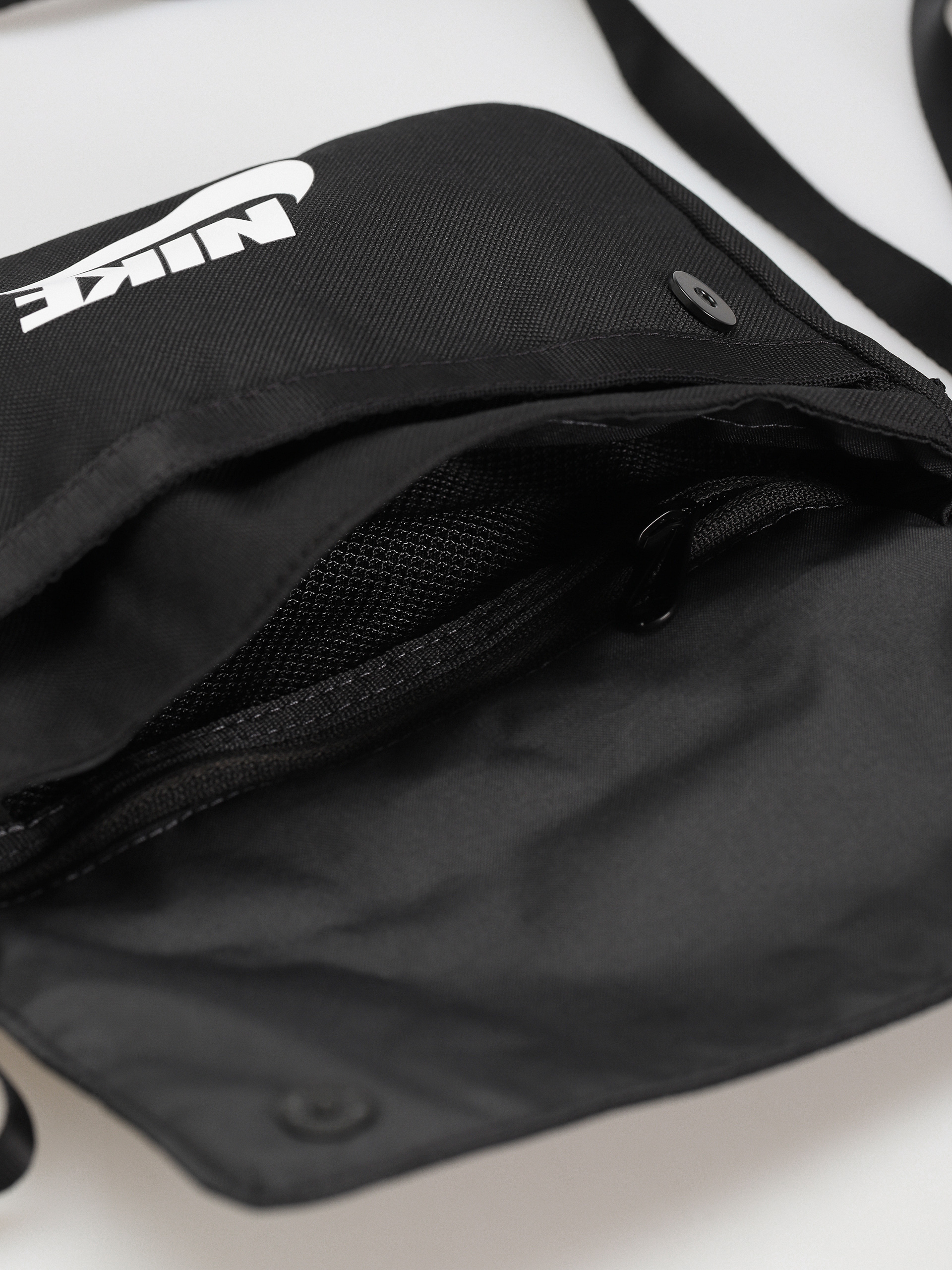 Nike SB Sportswear Táska Wmn (black/black/white)