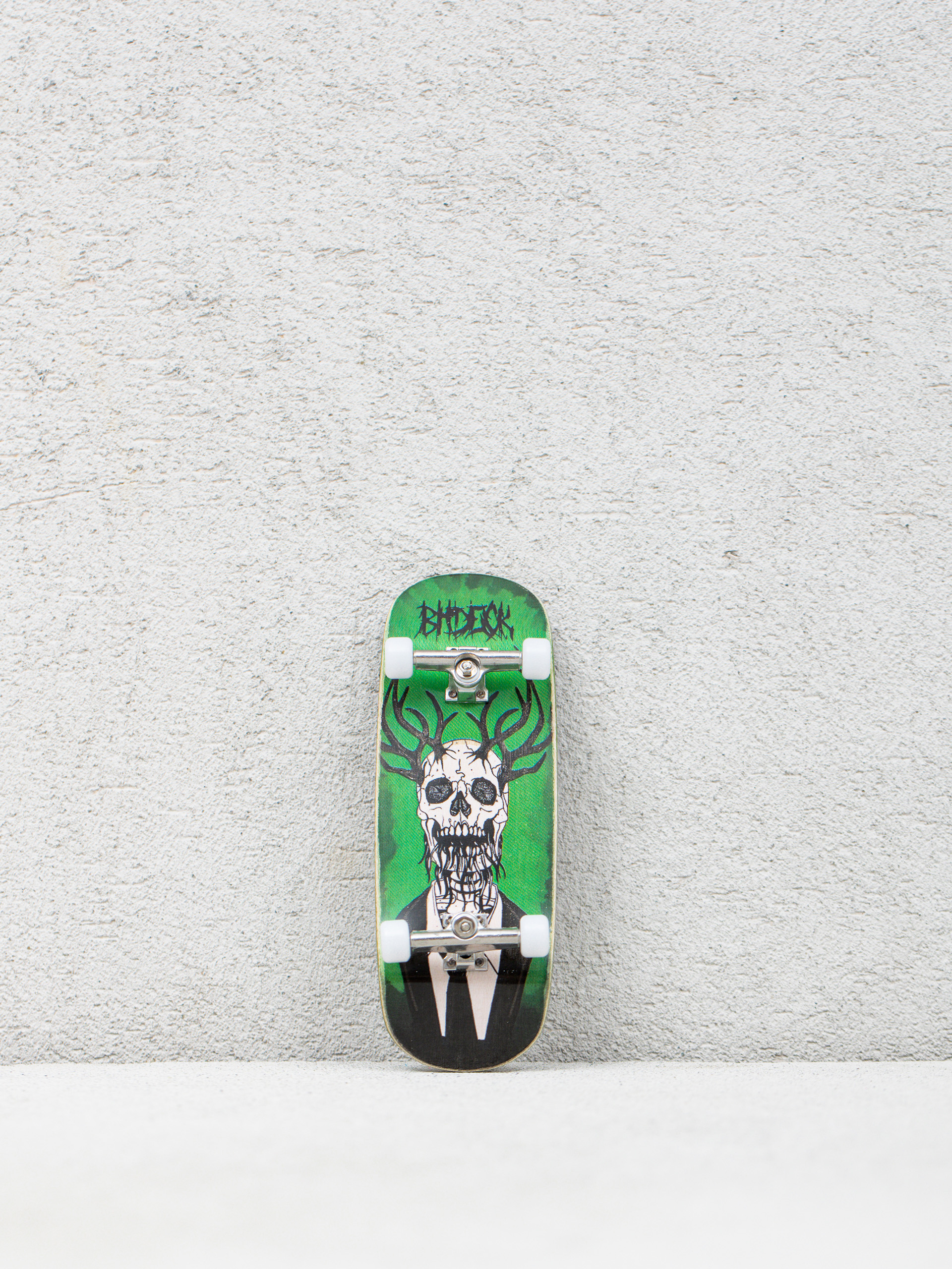 Grand Fingers Skull Deer Fingerboard (green/silver)