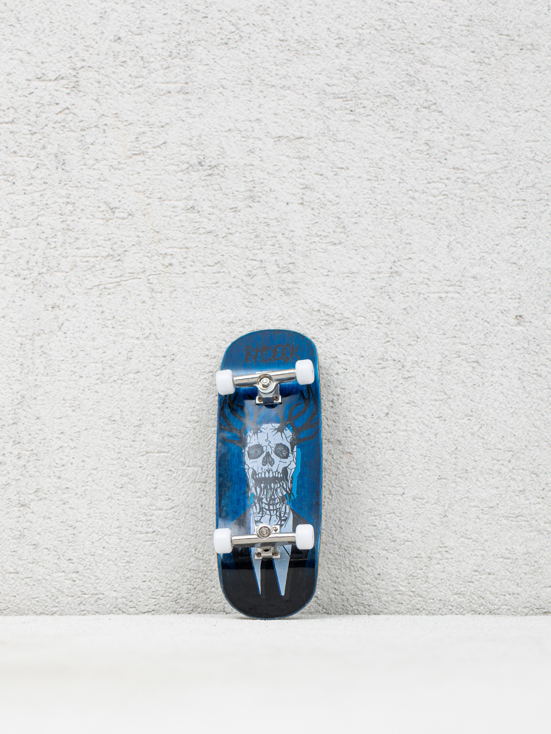 Grand Fingers Skull Deer Fingerboard (dark navy/silver)