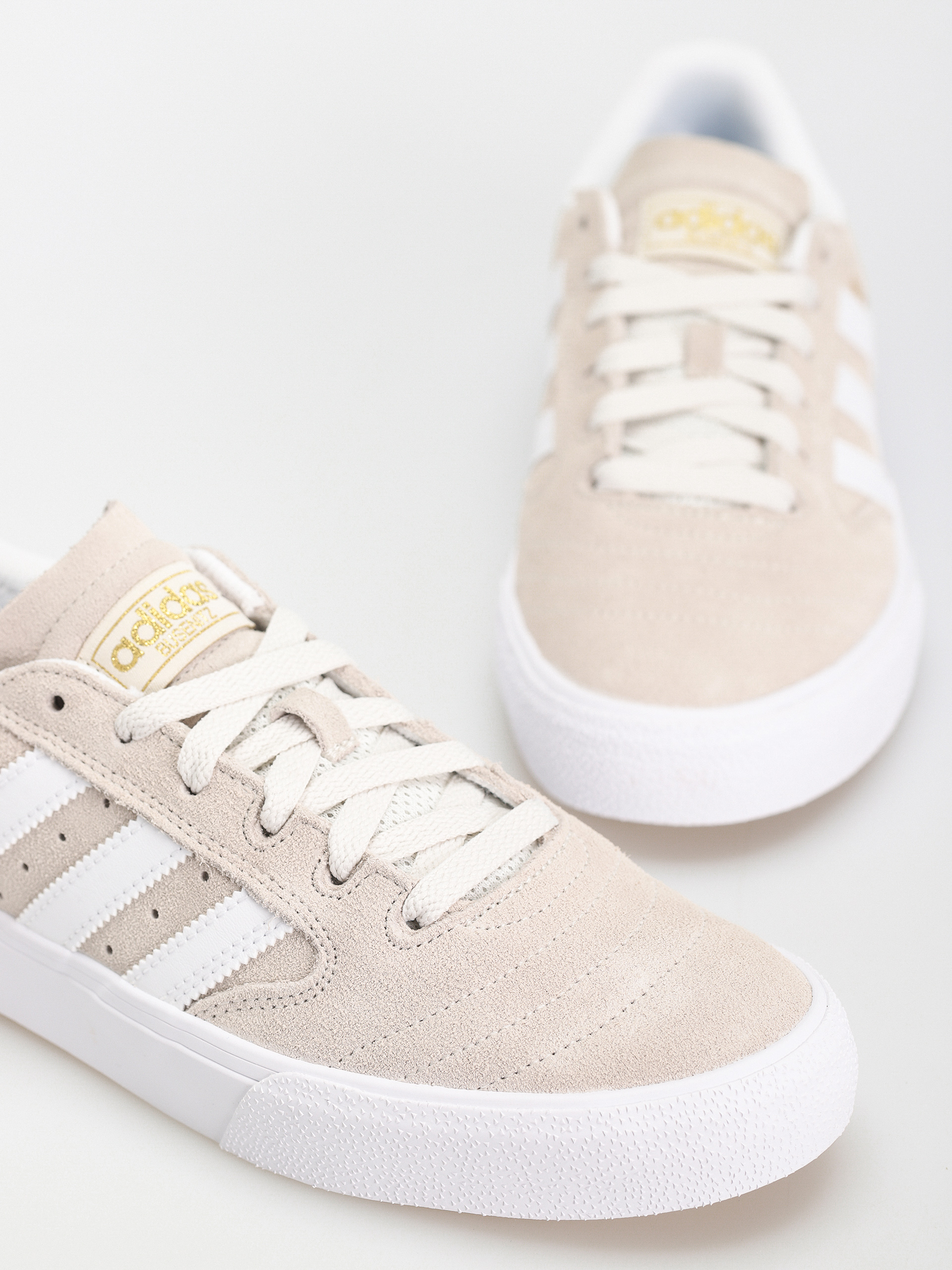 adidas Busenitz Vulc II Cipők (crywht/ftwwht/goldmt)