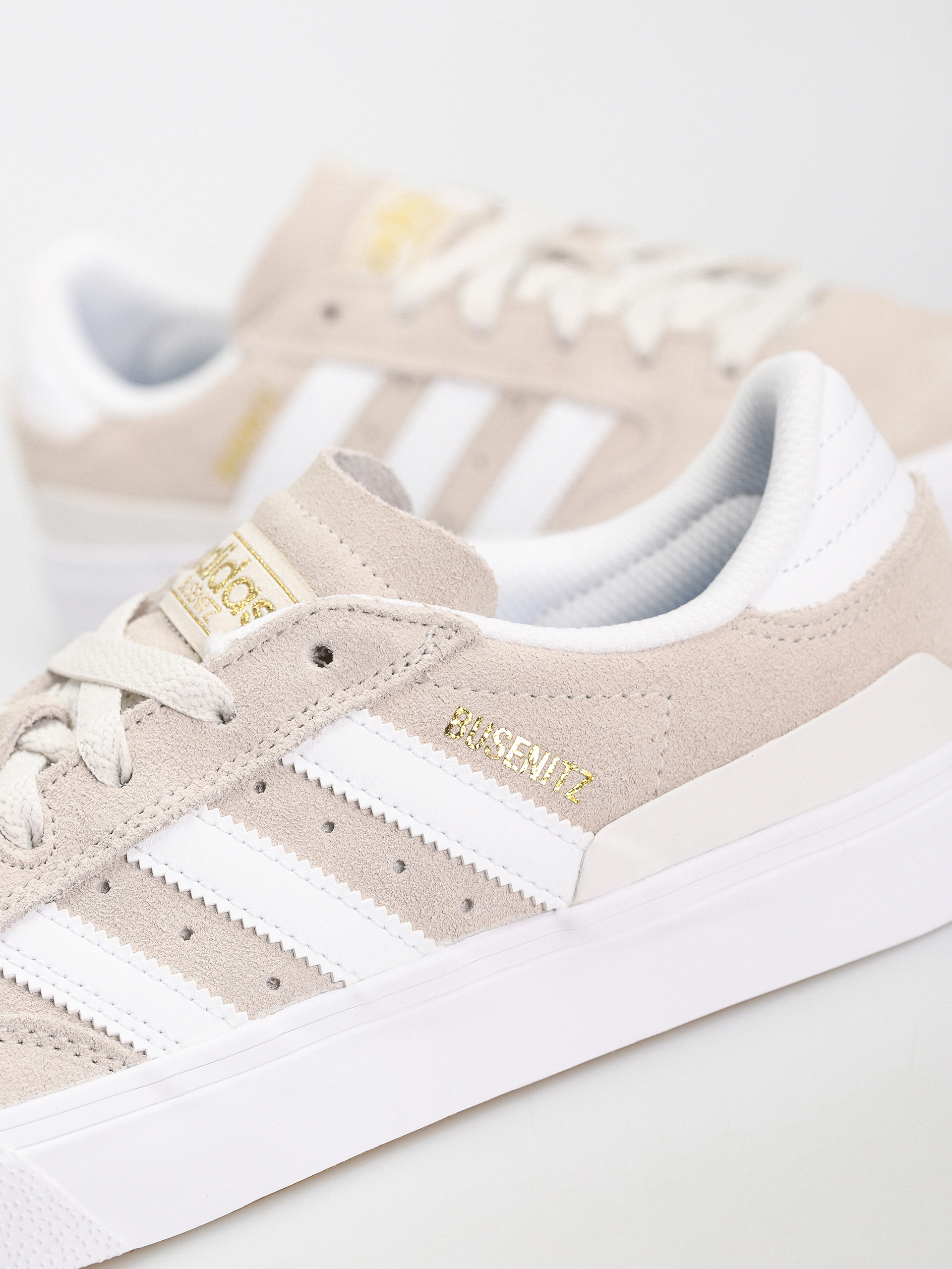 adidas Busenitz Vulc II Cipők (crywht/ftwwht/goldmt)
