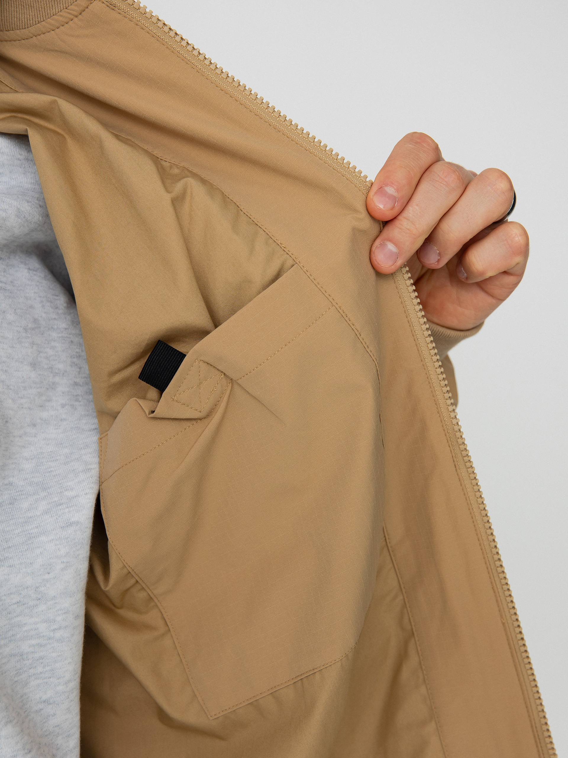Carhartt WIP Active Bomber Dzseki (dusty h brown)