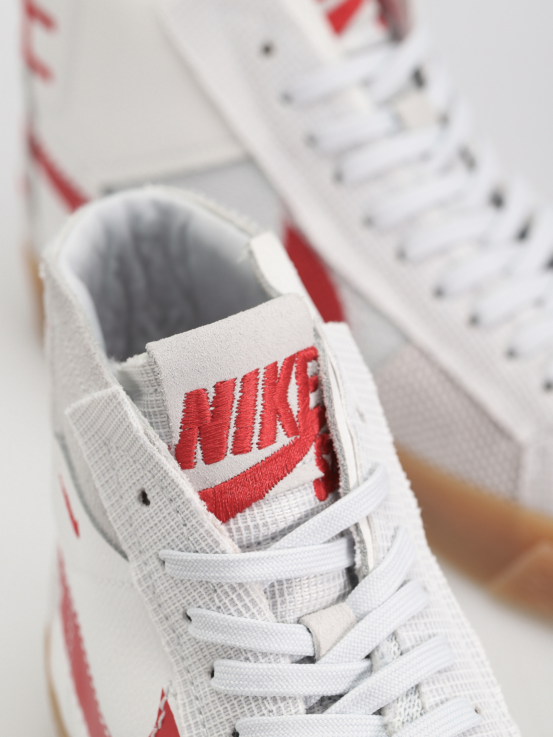 Nike SB Zoom Blazer Mid Prm Cipők (summit white/university red)