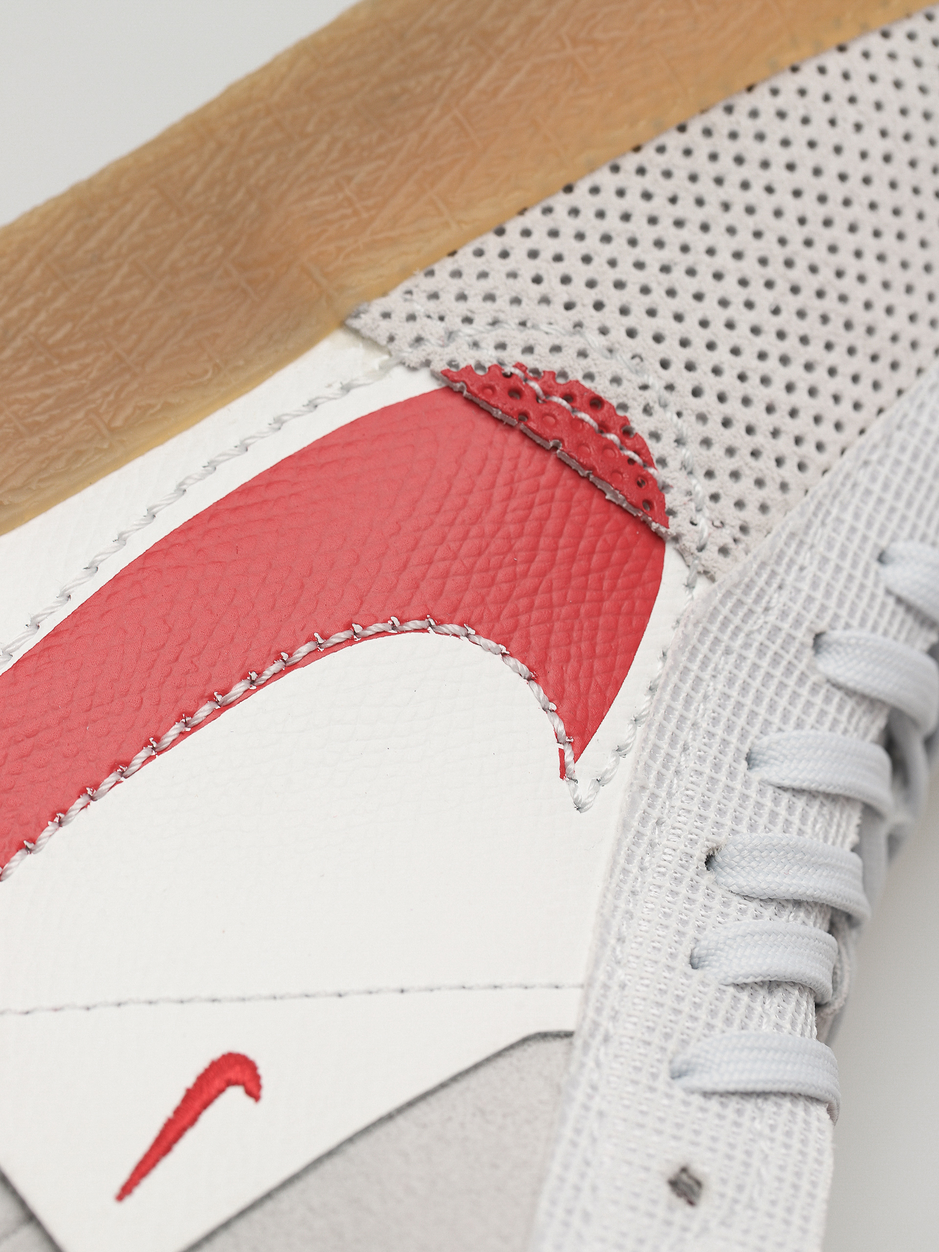 Nike SB Zoom Blazer Mid Prm Cipők (summit white/university red)