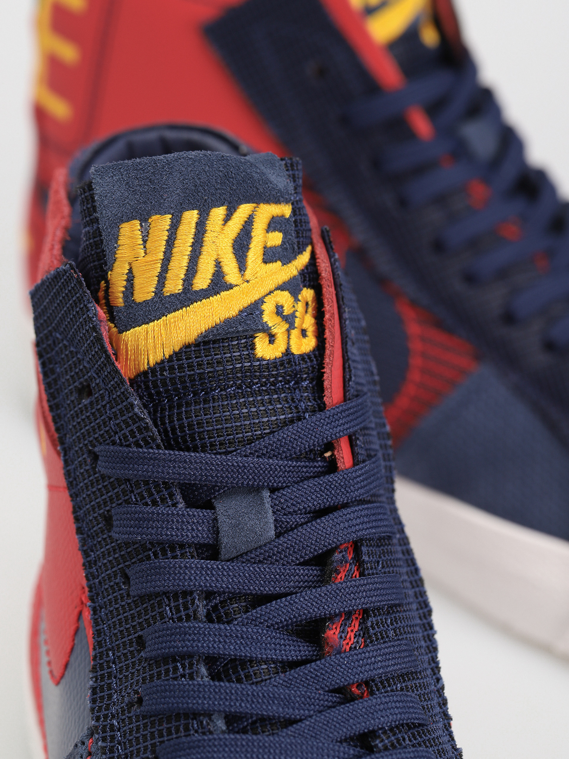 Nike SB Zoom Blazer Mid Prm Cipők (university red/midnight navy)