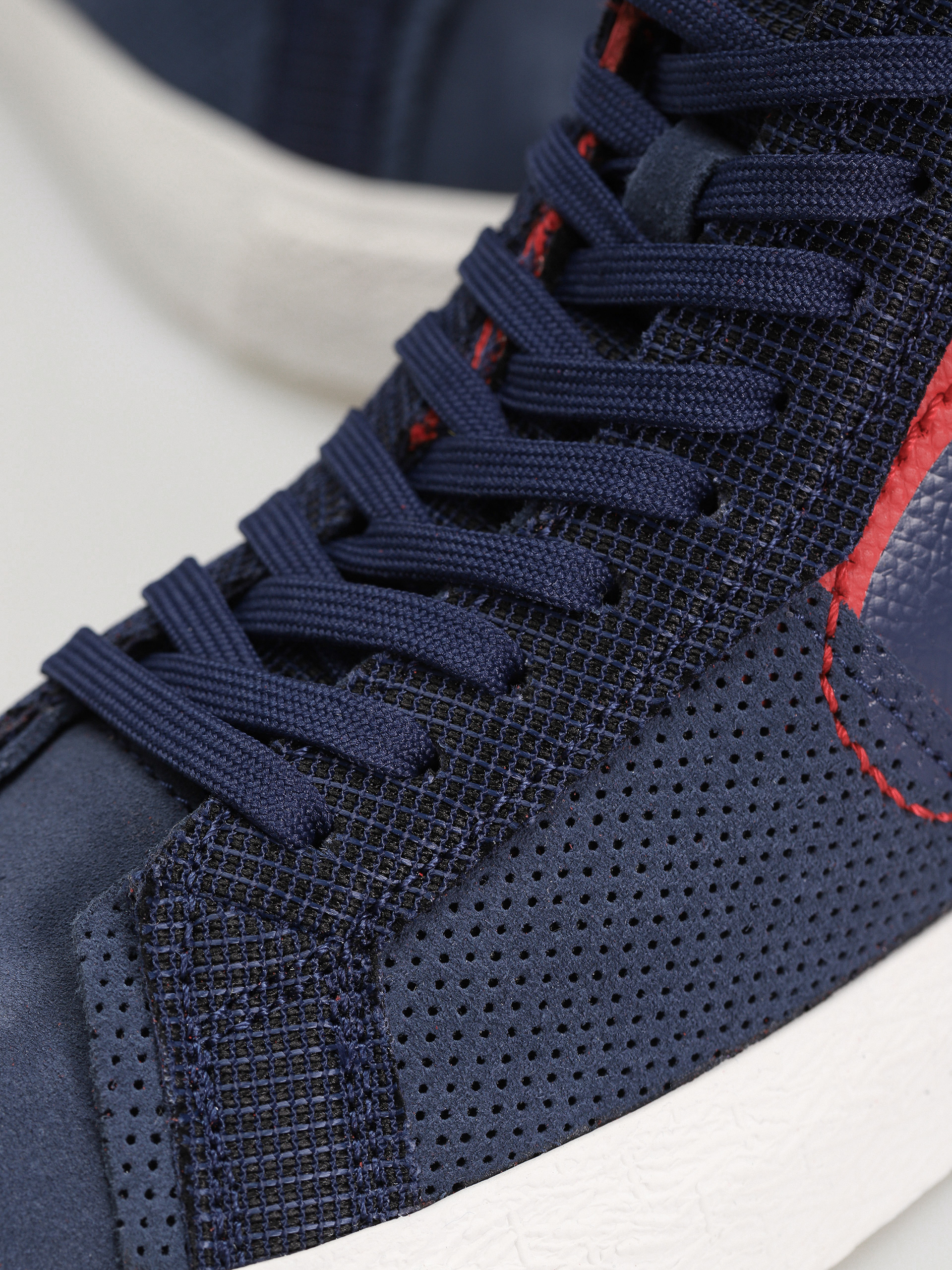 Nike SB Zoom Blazer Mid Prm Cipők (university red/midnight navy)