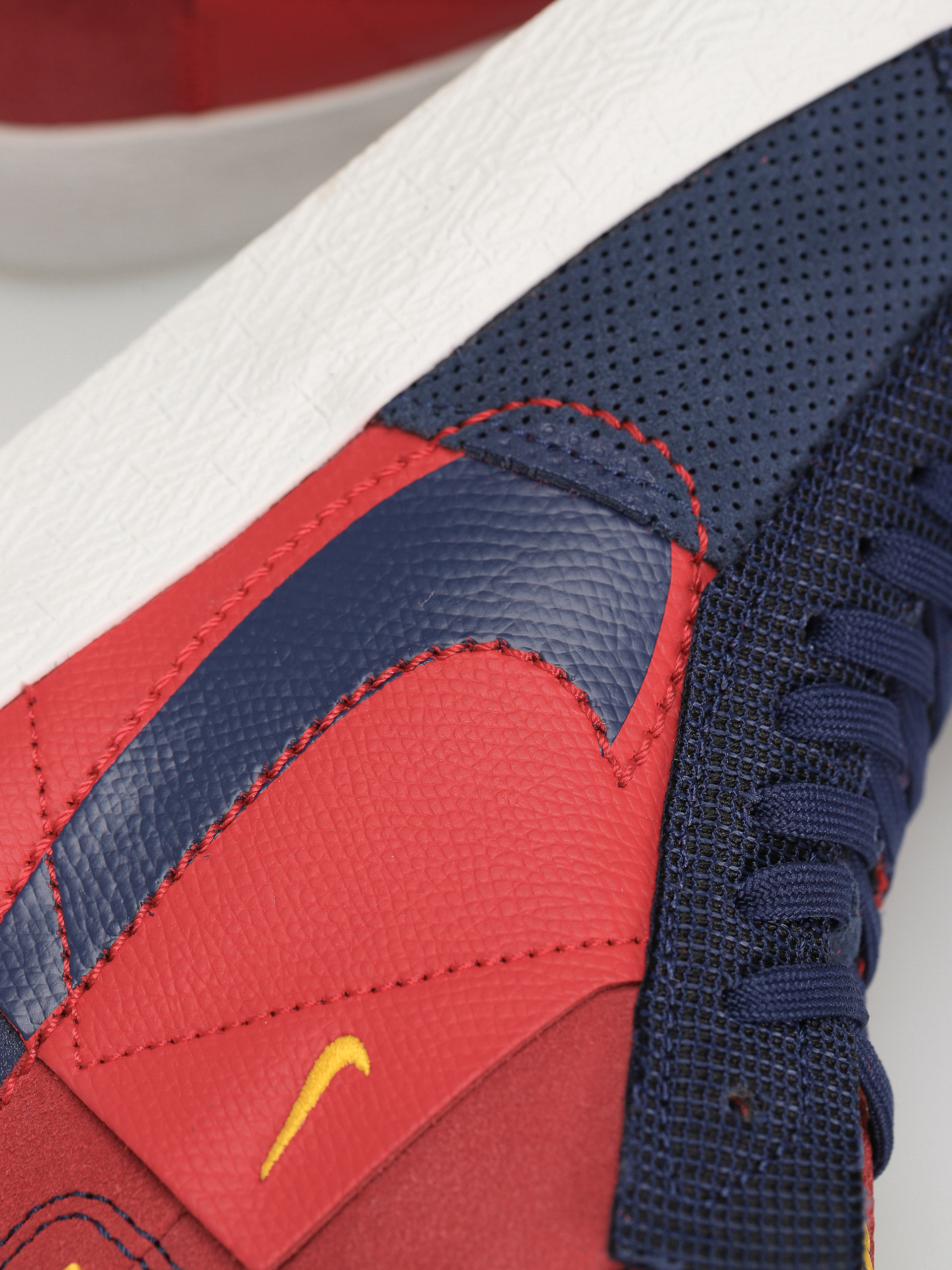 Nike SB Zoom Blazer Mid Prm Cipők (university red/midnight navy)