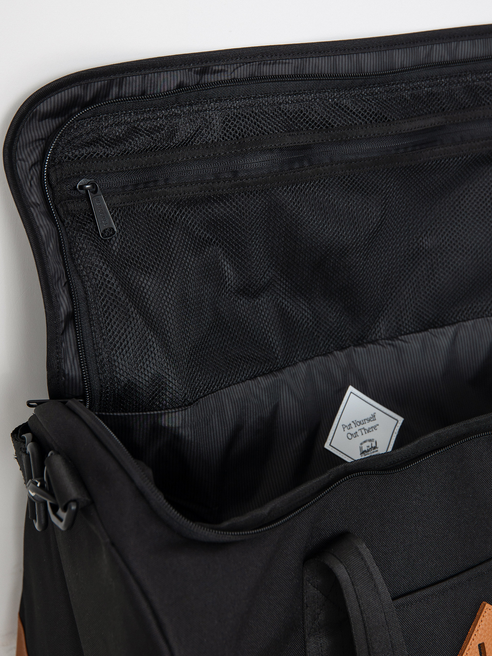 Herschel Supply Co. Heritage Duffle Táska (black/saddle brown)