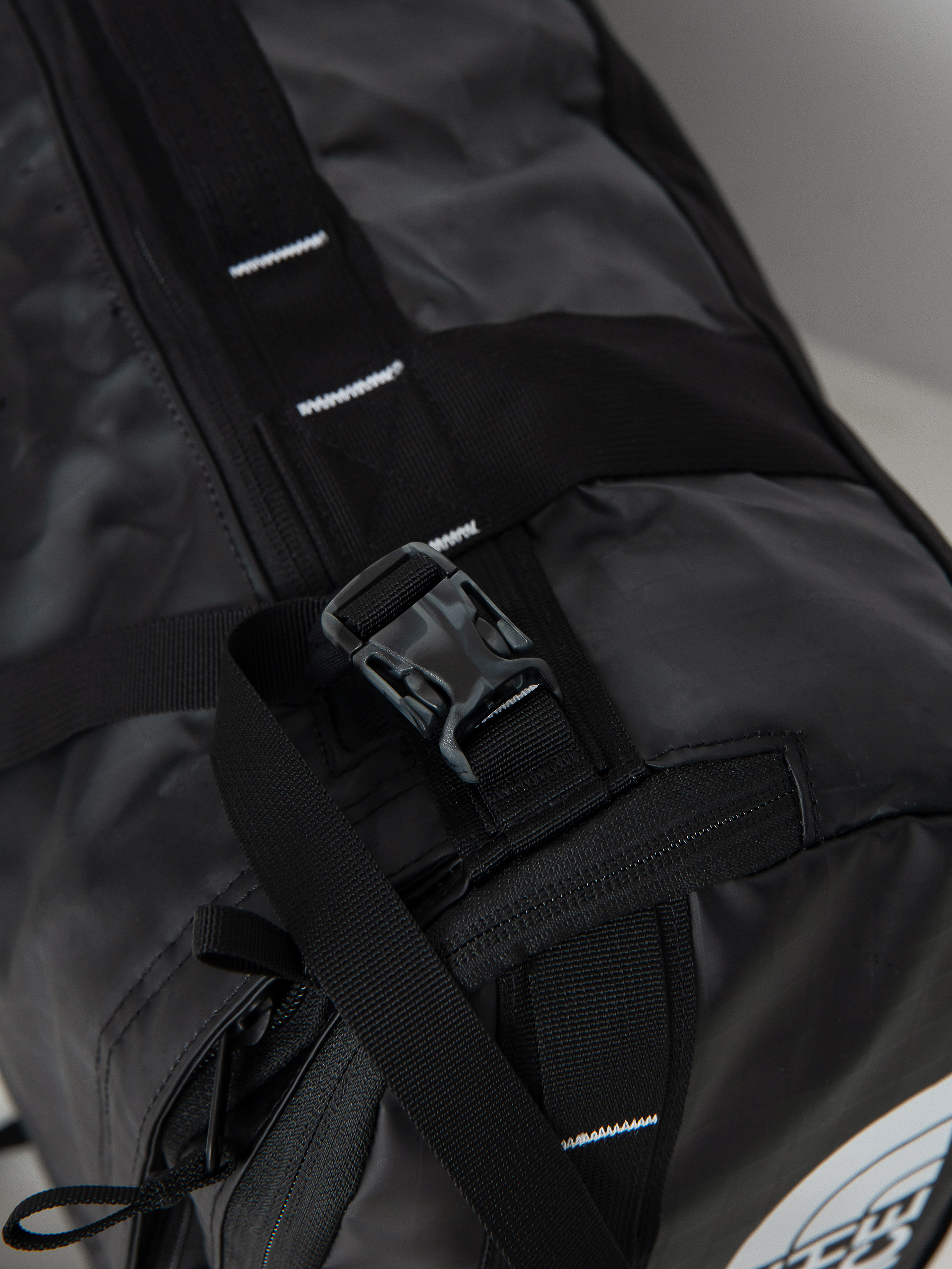 The North Face Base Camp Voyager Duffel 32L Táska (tnf black/tnf white)