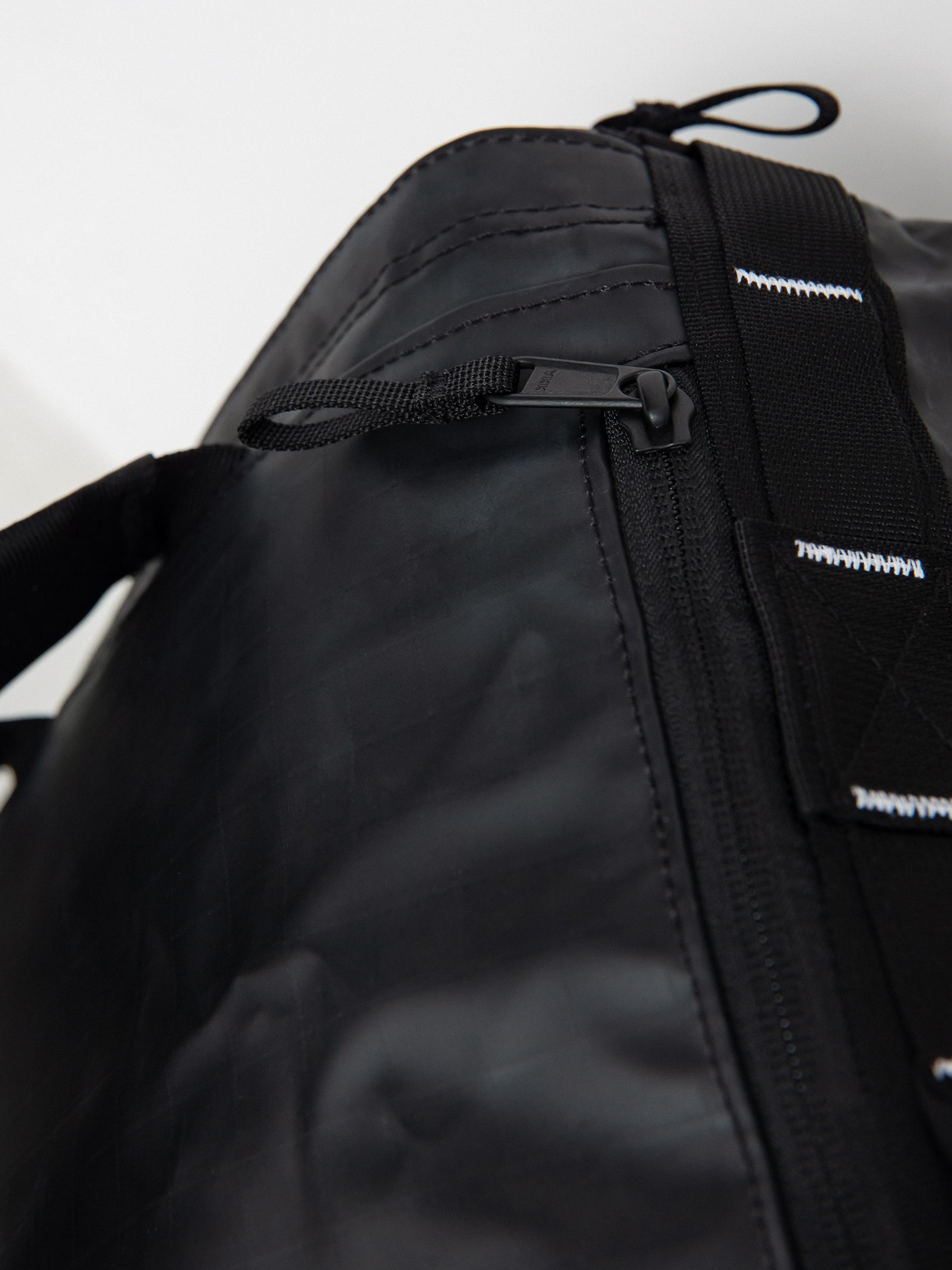 The North Face Base Camp Voyager Duffel 32L Táska (tnf black/tnf white)