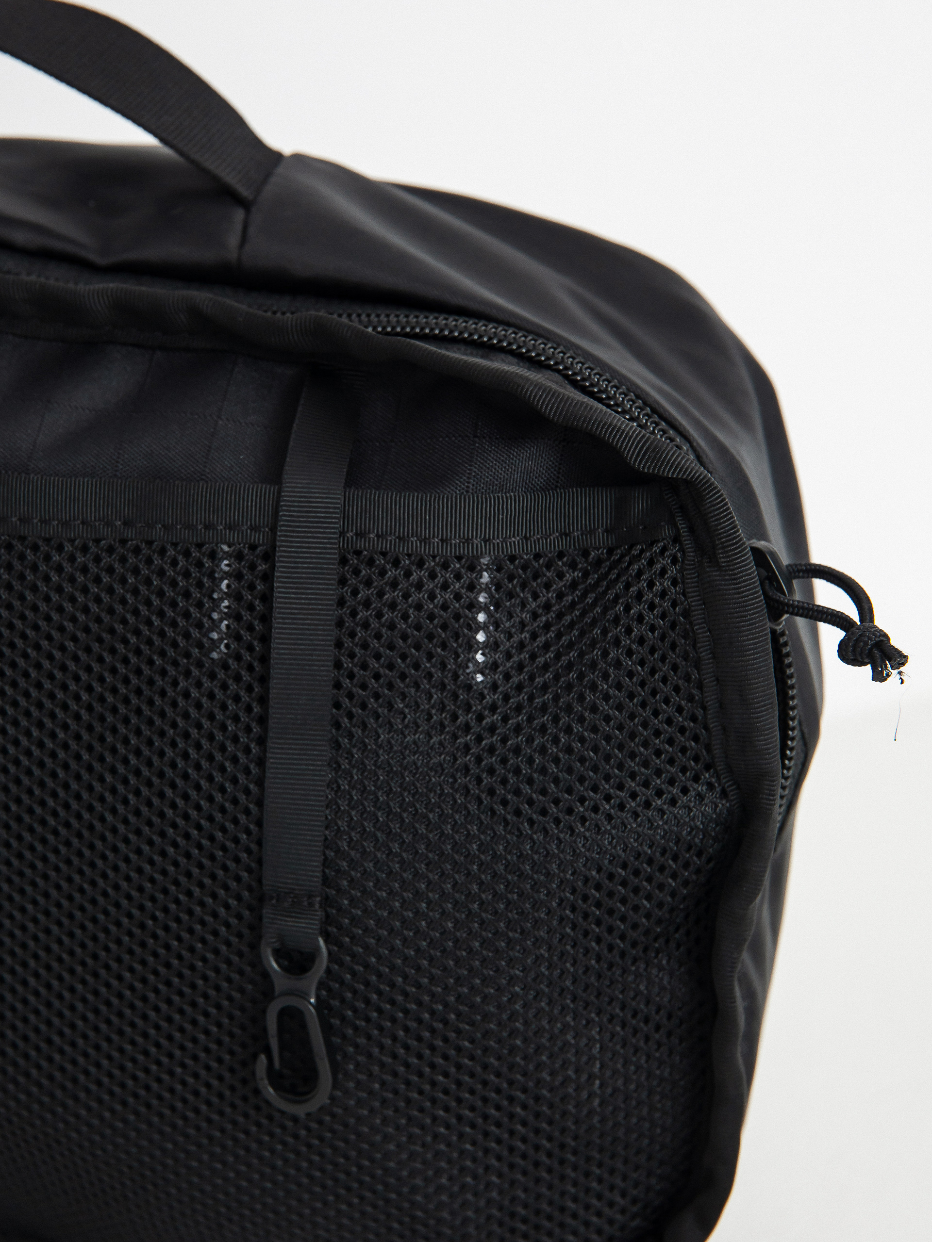 The North Face Base Camp Voyager Duffel 32L Táska (tnf black/tnf white)