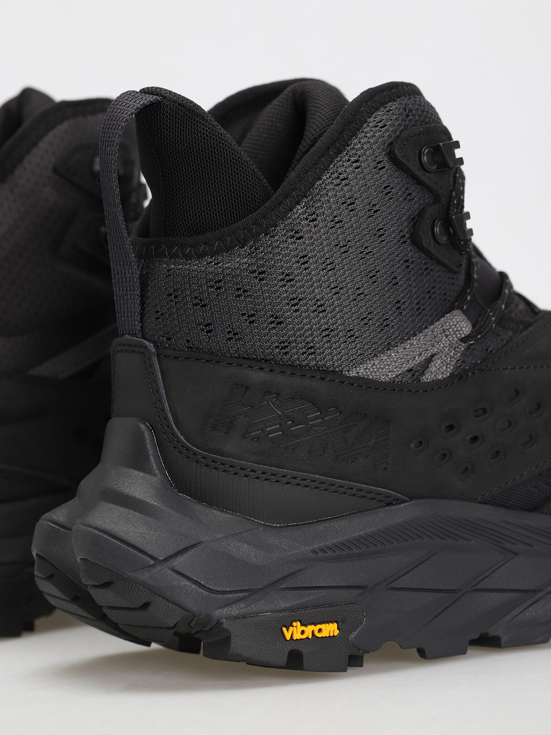 Hoka Anacapa Breeze Mid Cipők (black/black)