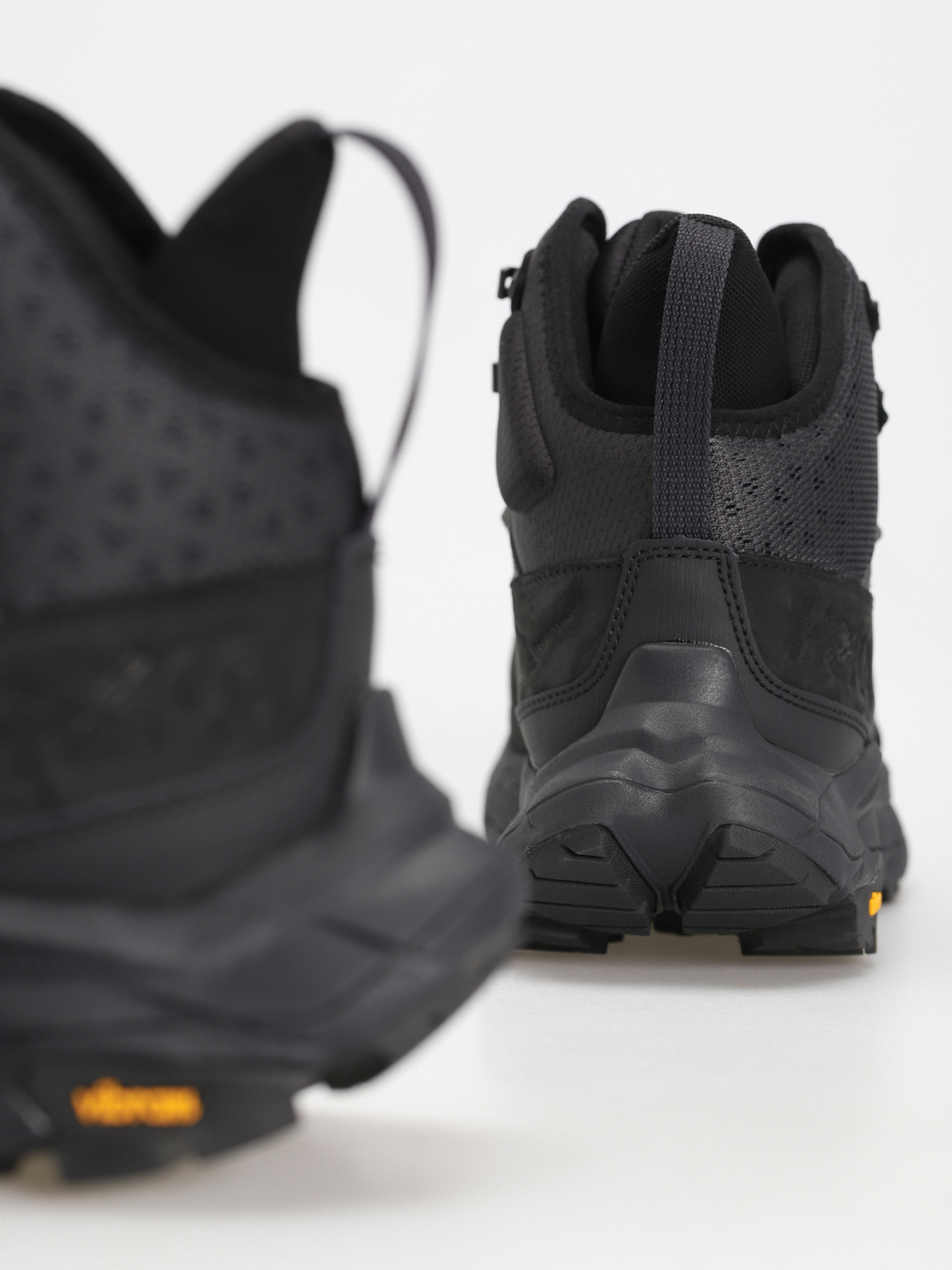 Hoka Anacapa Breeze Mid Cipők (black/black)