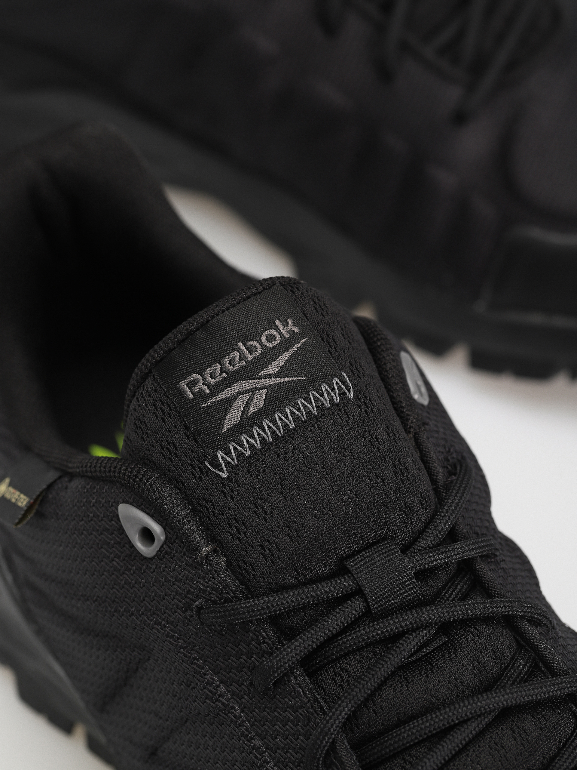 Reebok Astroride Trail GTX 2.0 Cipők (cblack/cblack/pugry4)