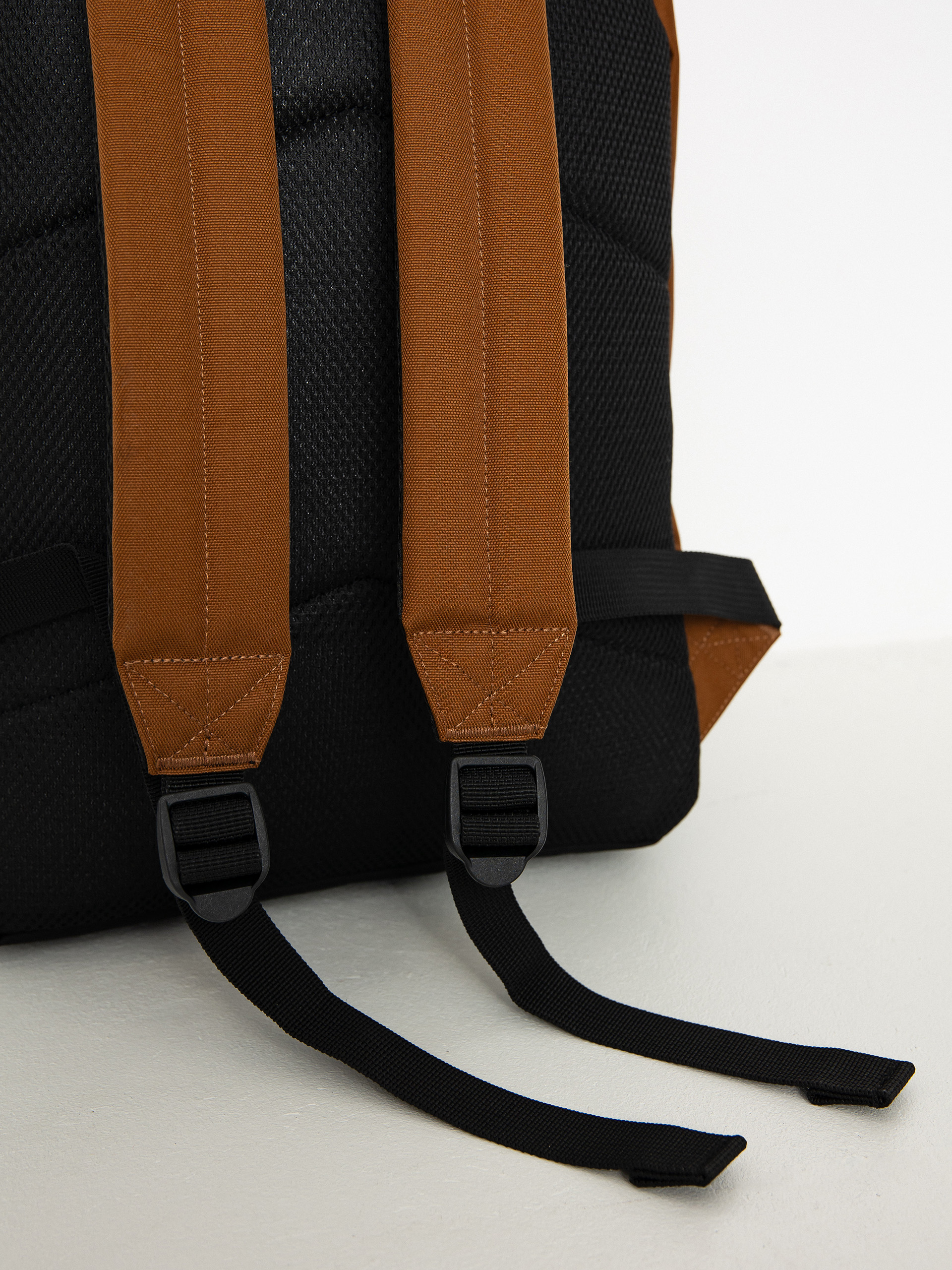 Carhartt WIP Jake Hátizsák (deep h brown)