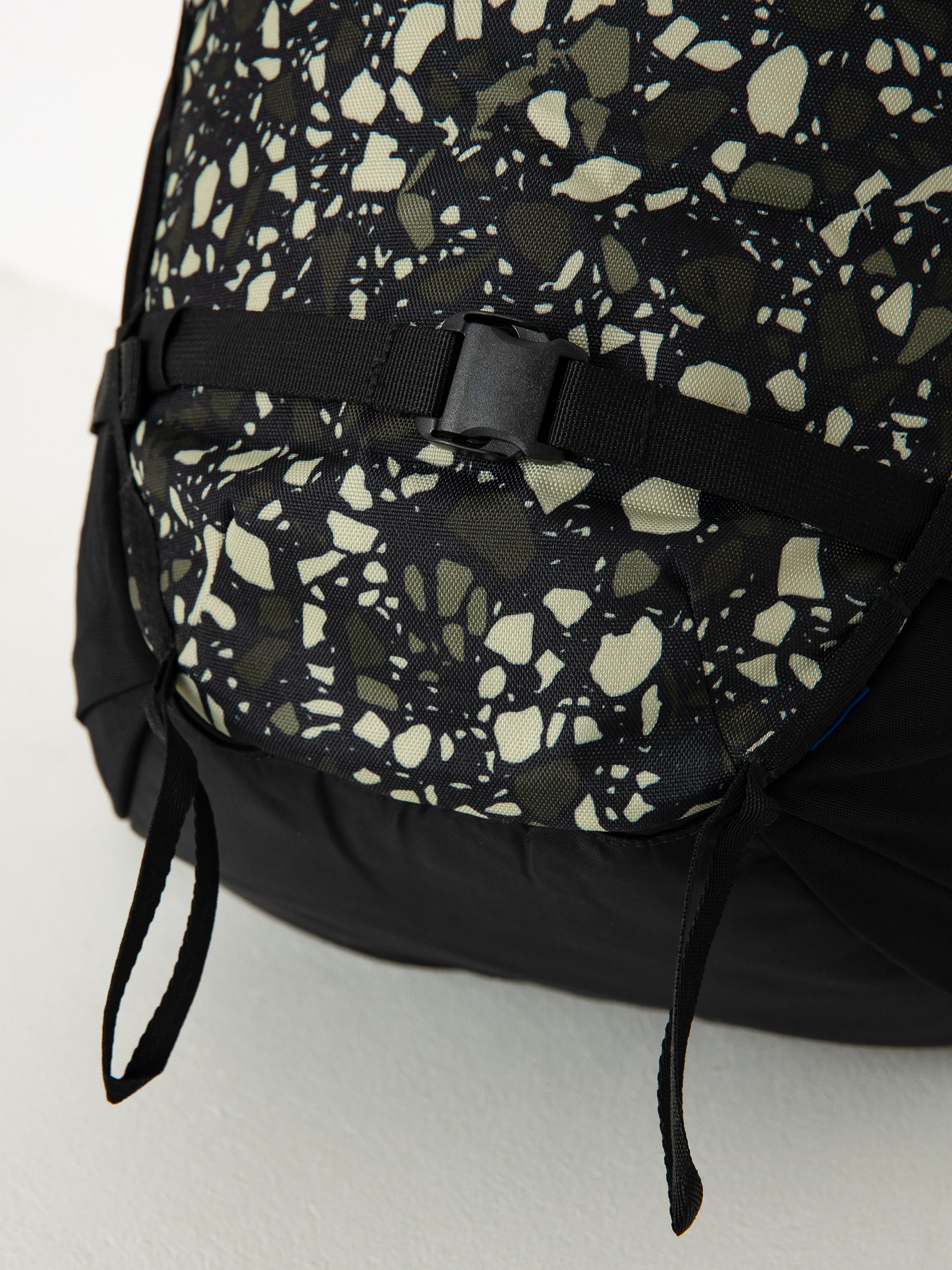 Burton Day Hiker 22L Hátizsák (sediment)