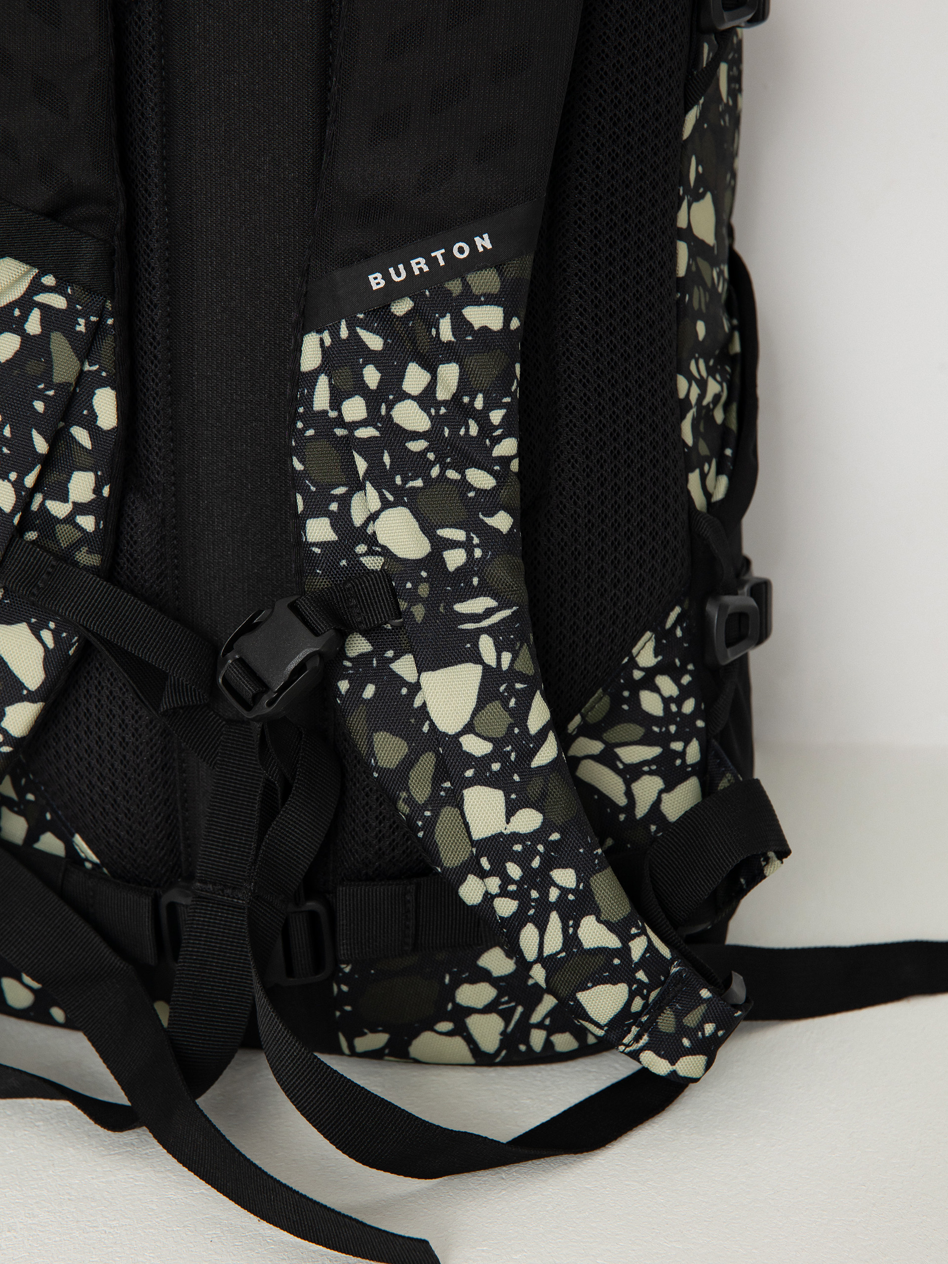 Burton Day Hiker 22L Hátizsák (sediment)