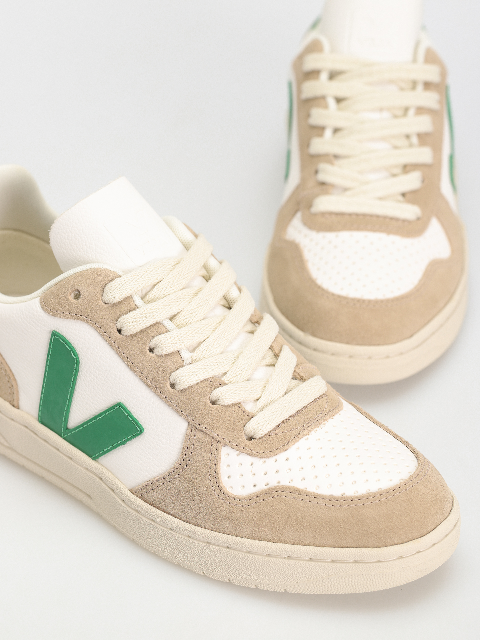 Veja V-10 Cipők Wmn (extra white emeraude sahara)