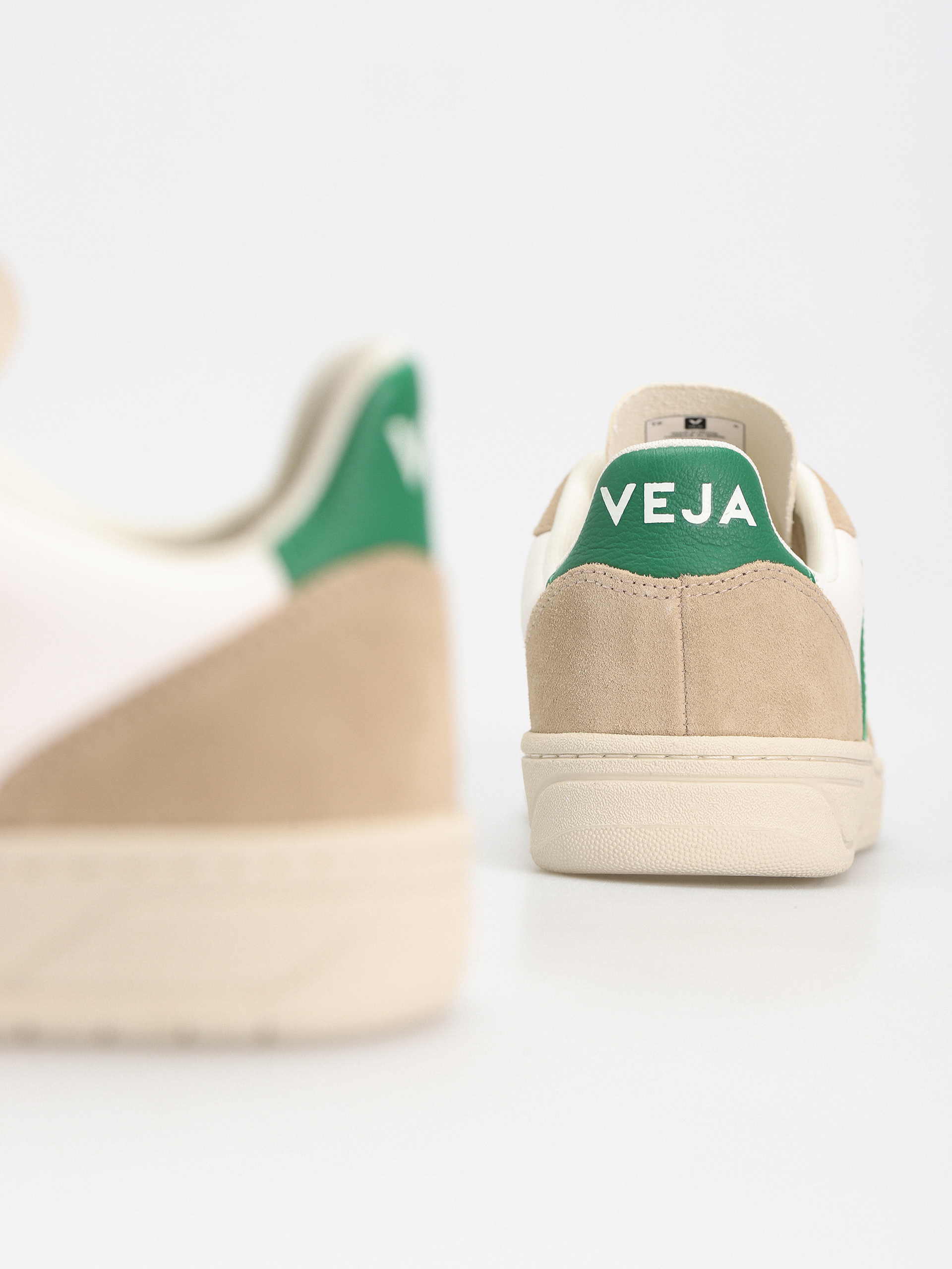Veja V-10 Cipők Wmn (extra white emeraude sahara)