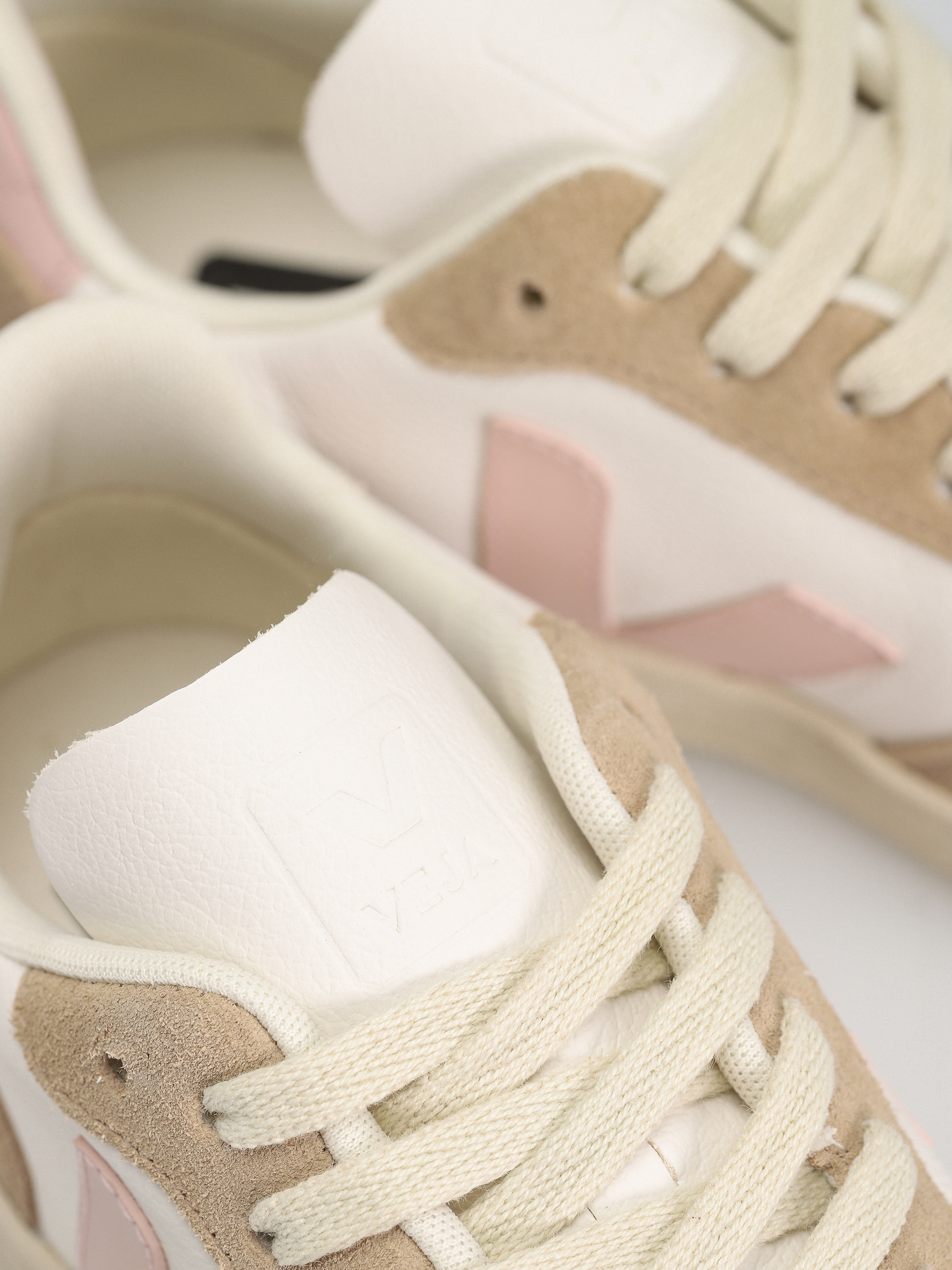 Veja V-10 Cipők Wmn (extra white petale sahara)