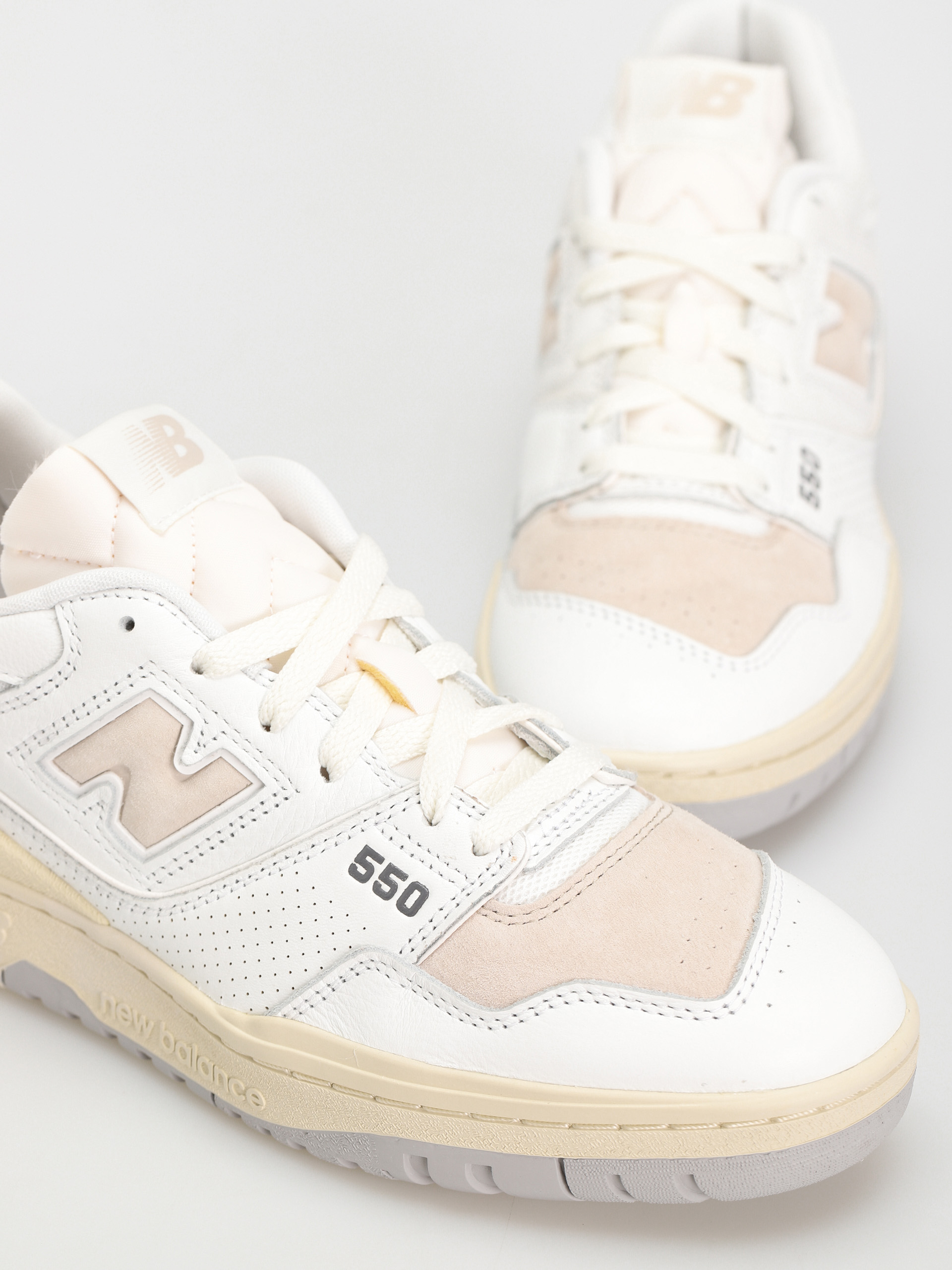 New Balance 550 Cipők (white/timberwolf/raincloud)
