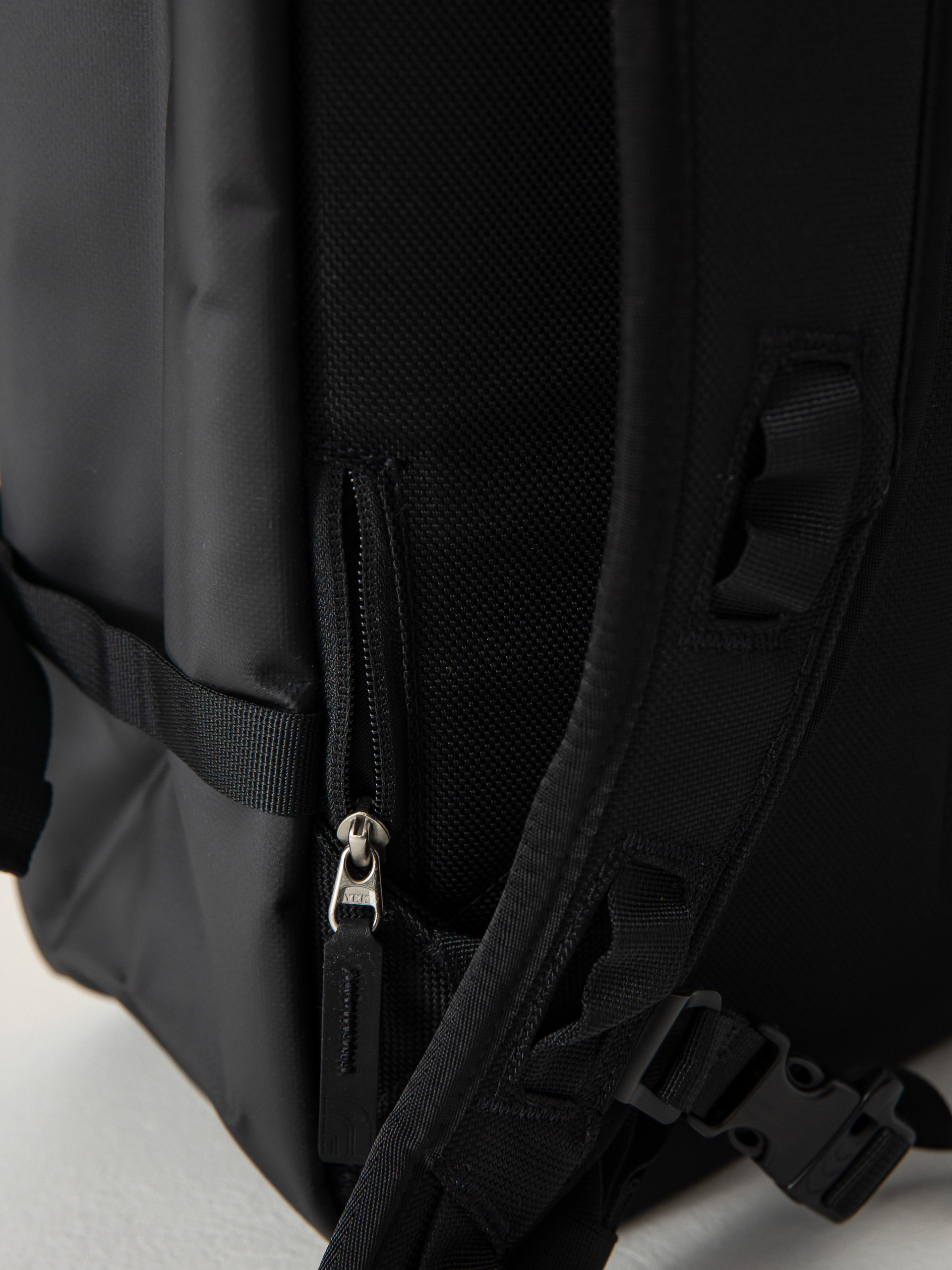 The North Face Base Camp Fuse Box Hátizsák (summit gold/tnf black)