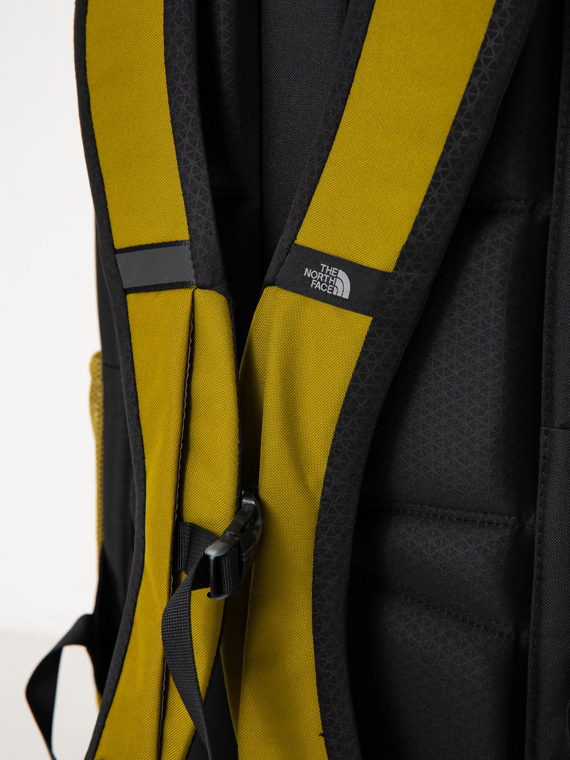 The North Face Vault Hátizsák (sulphur moss/tnf black)