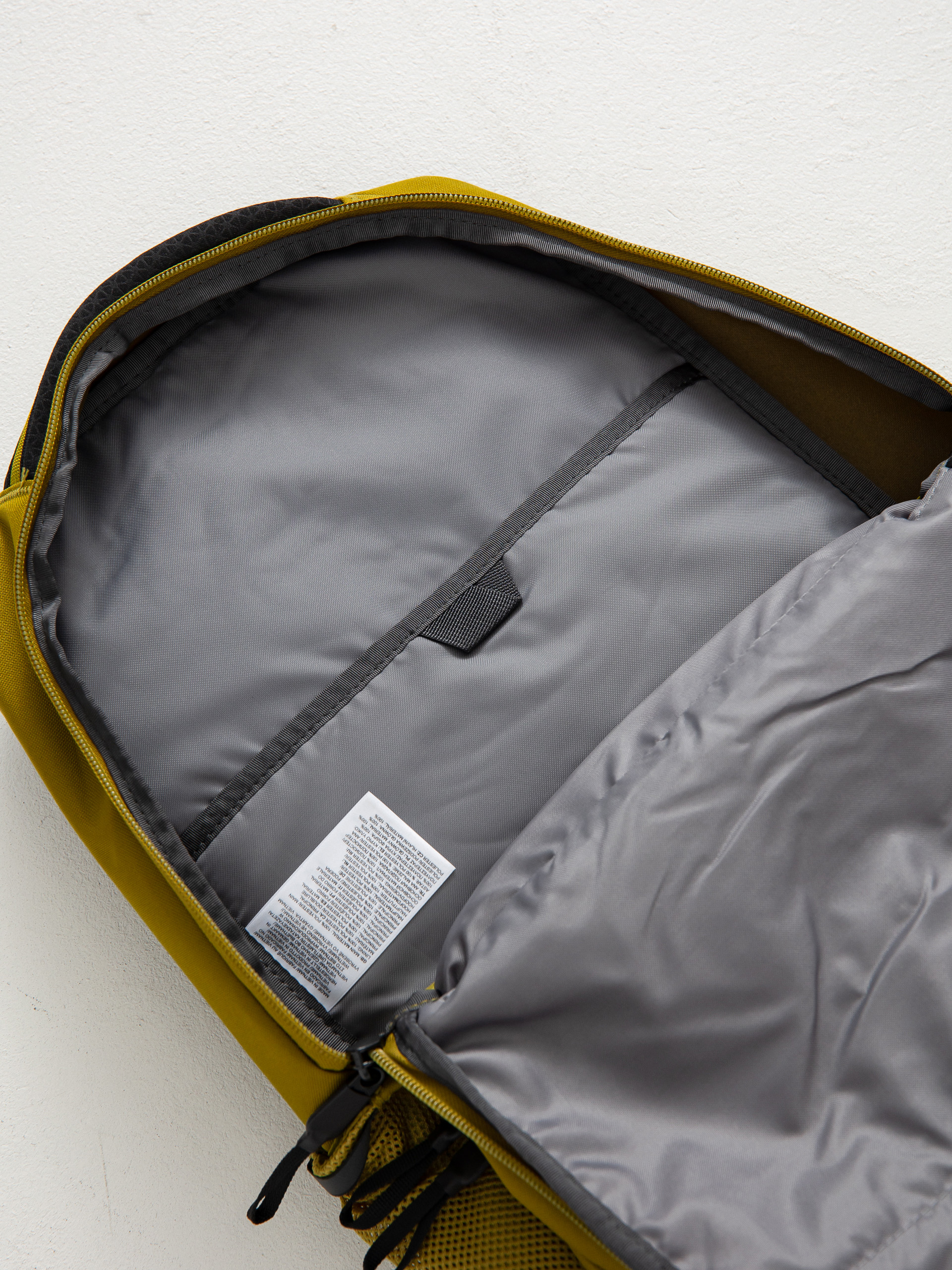 The North Face Vault Hátizsák (sulphur moss/tnf black)