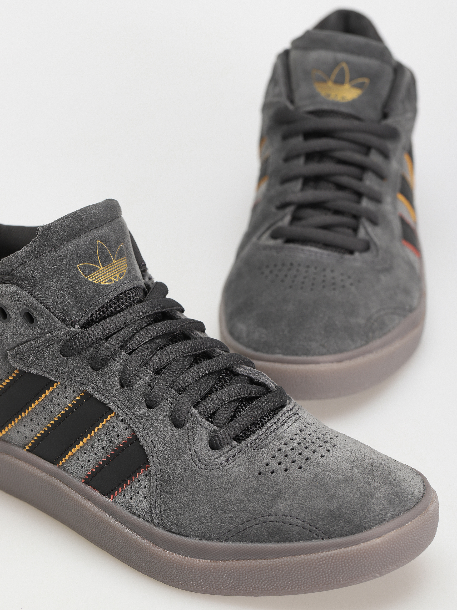 adidas Tyshawn Cipők (carbon/cblack/prebrn)